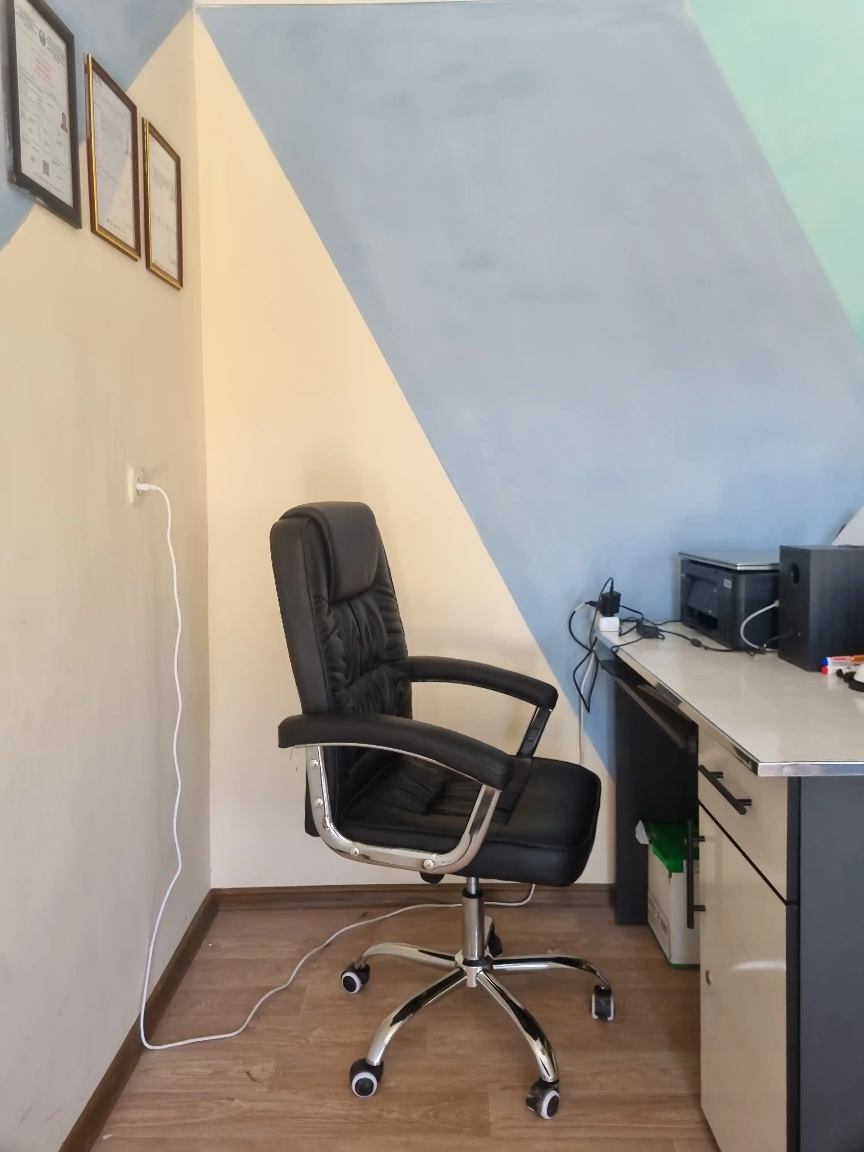 Офисное кресло LEO CHROME, чёрное
