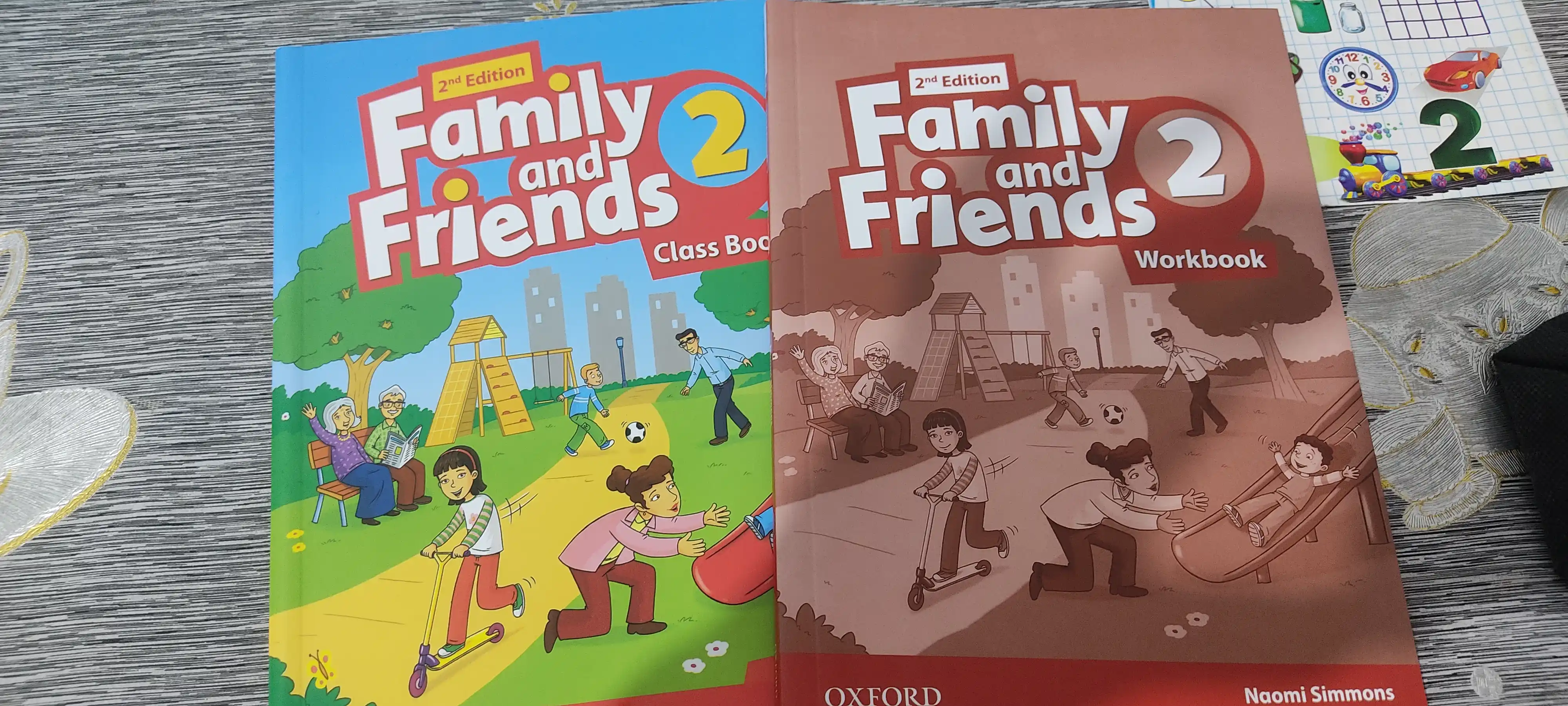 Family and Friends 1, 2 Class Book+Workbook Naomi Simmons 240x170