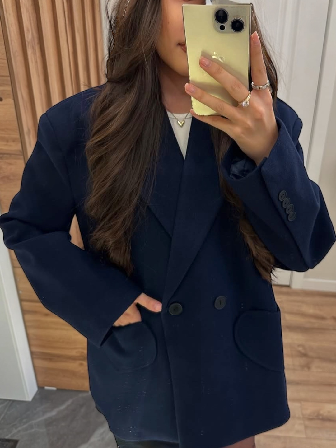 Yapon porno bilan keksa odam va uning qin ichida bir barmoq Porno xususiy klub ommaviy