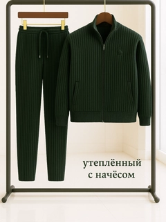 Тёмно-зелёный