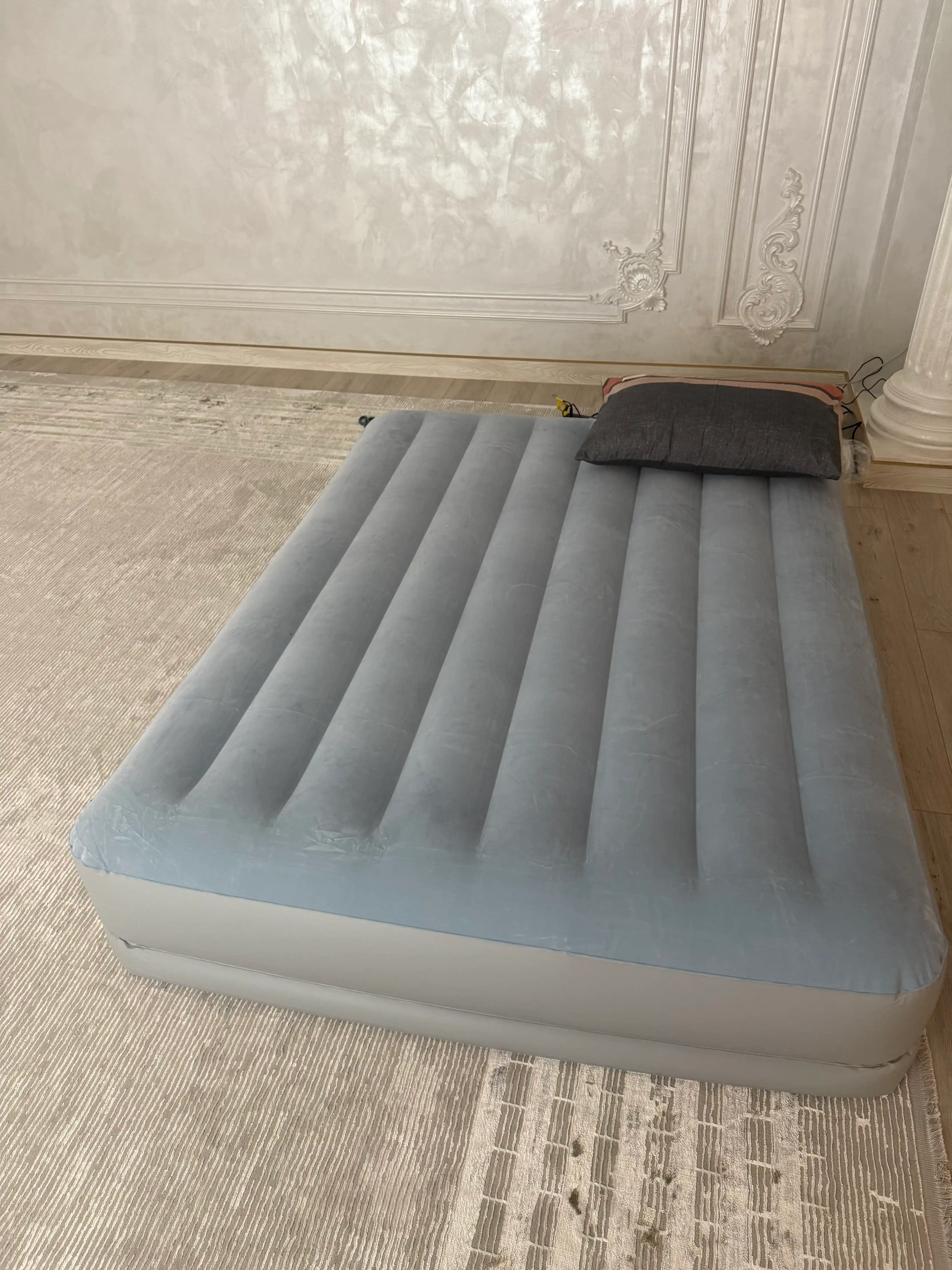 Puflanadigan ikki kishilik matras, o'rnatilgan nasos USB, 152 * 203 * 36 sm, Intex 64159
