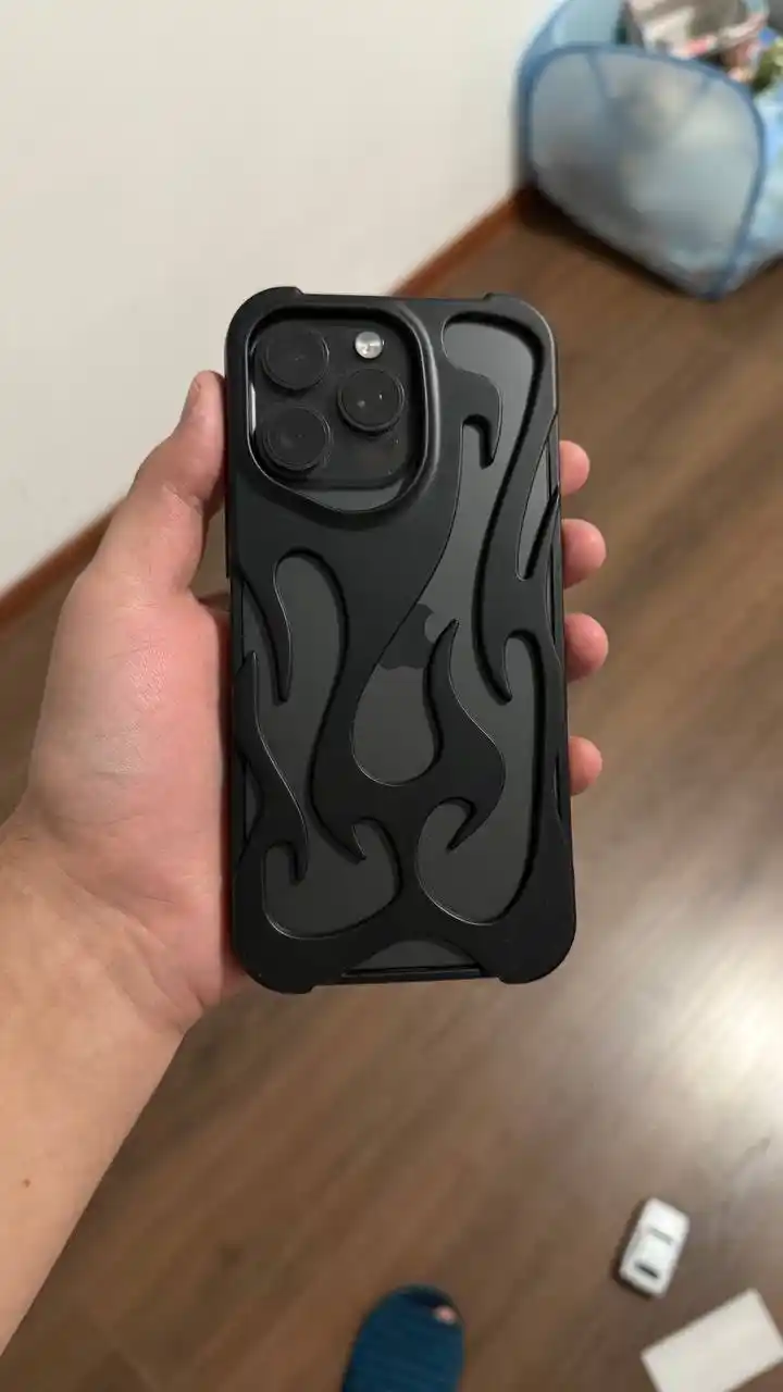 Чехлы для iPhone "Flame" — Прочный корпус