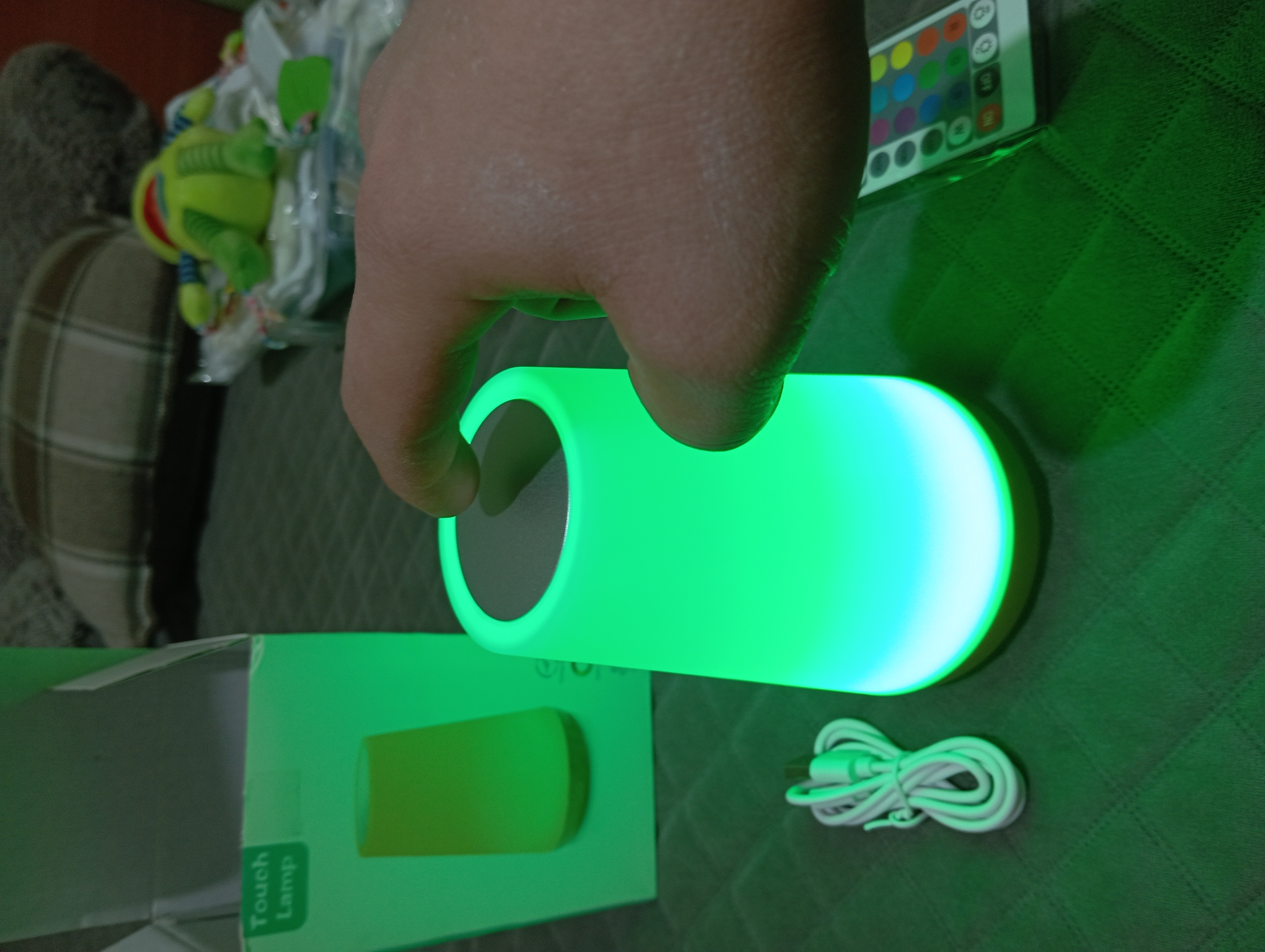 Tungi chiroq bolalar uchun RGB yoritgichli sensorli simsiz masofadan boshqarish pulti