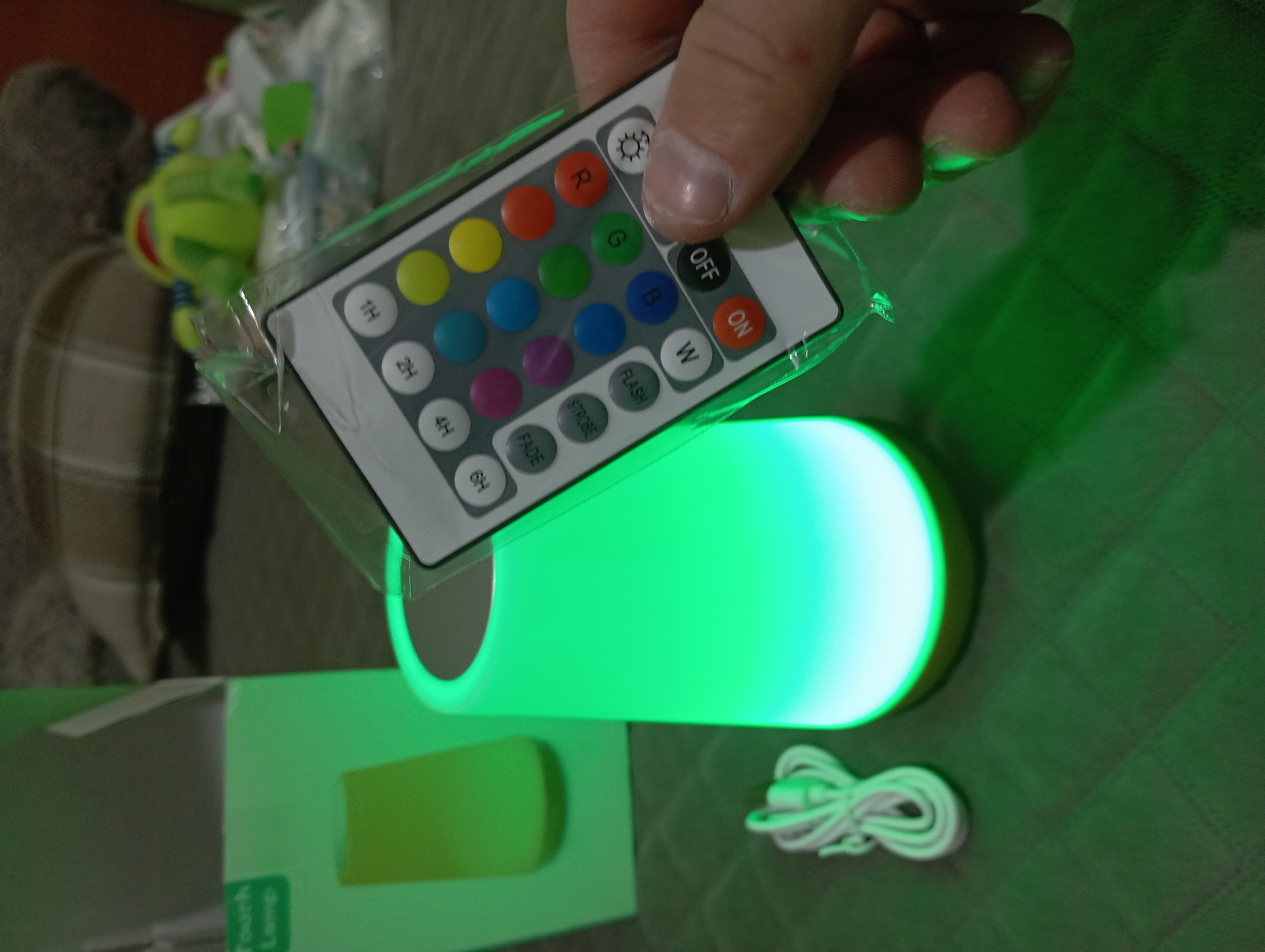 Tungi chiroq bolalar uchun RGB yoritgichli sensorli simsiz masofadan boshqarish pulti