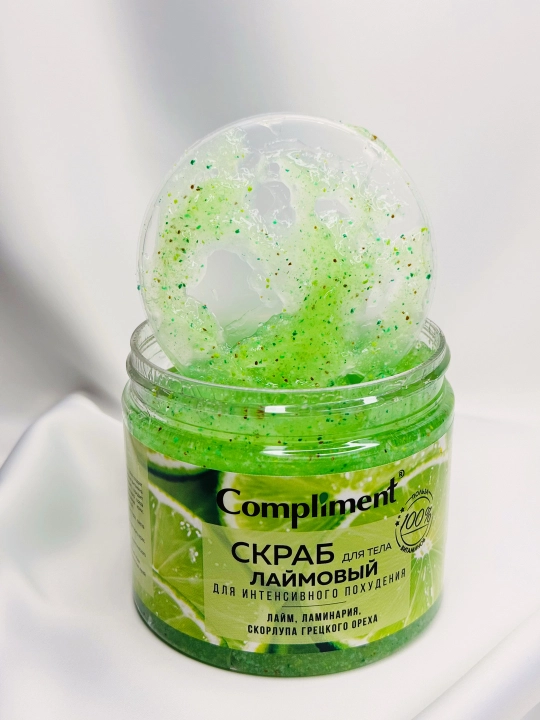 Compliment qulupnayli shirin skrab — terini yumshatish va parvarish qilish uchun