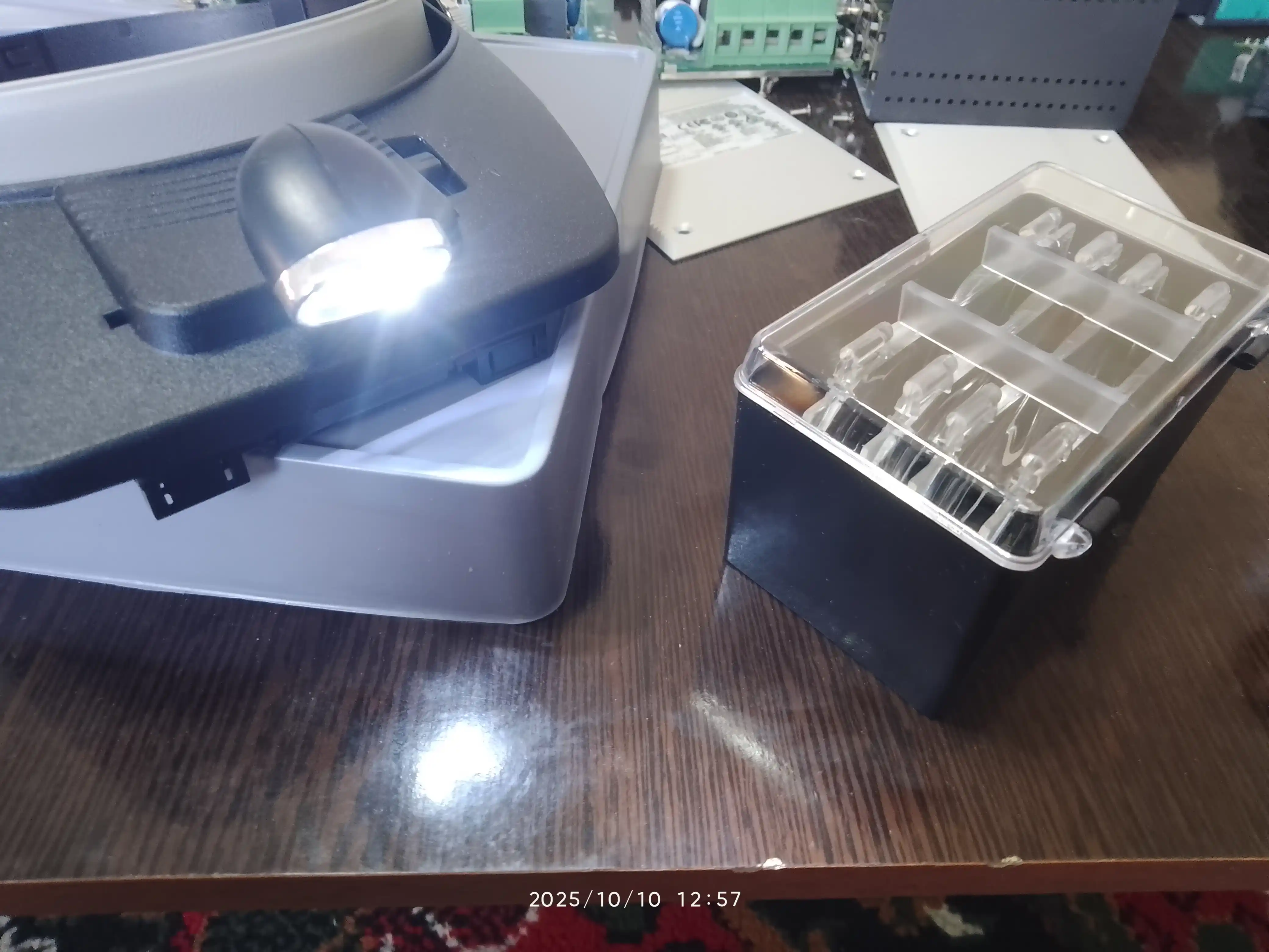 Очки - лупа с LED подсветкой, насадки с разной кратностью
