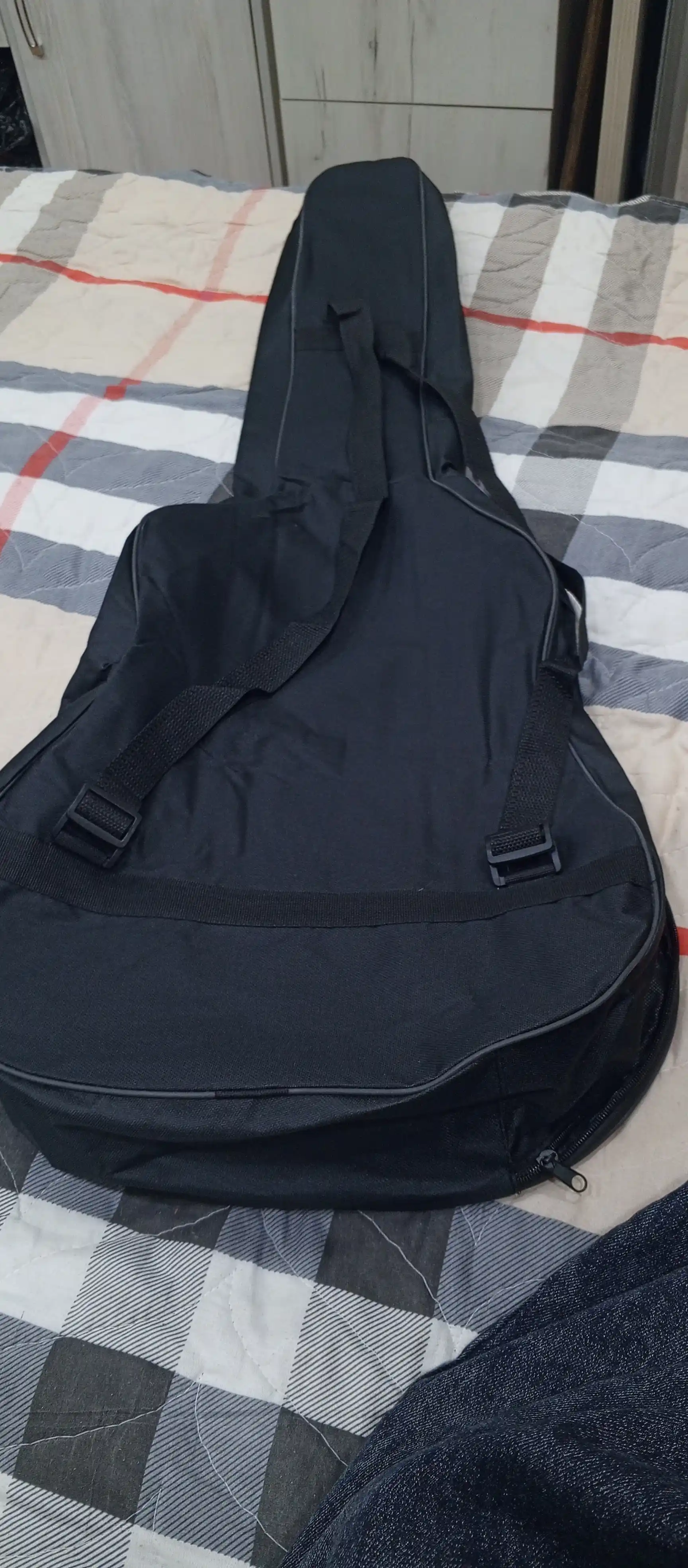 Gitara uchun suv o'tkazmaydigan g'ilof, o'lcham 41, 2 tasma