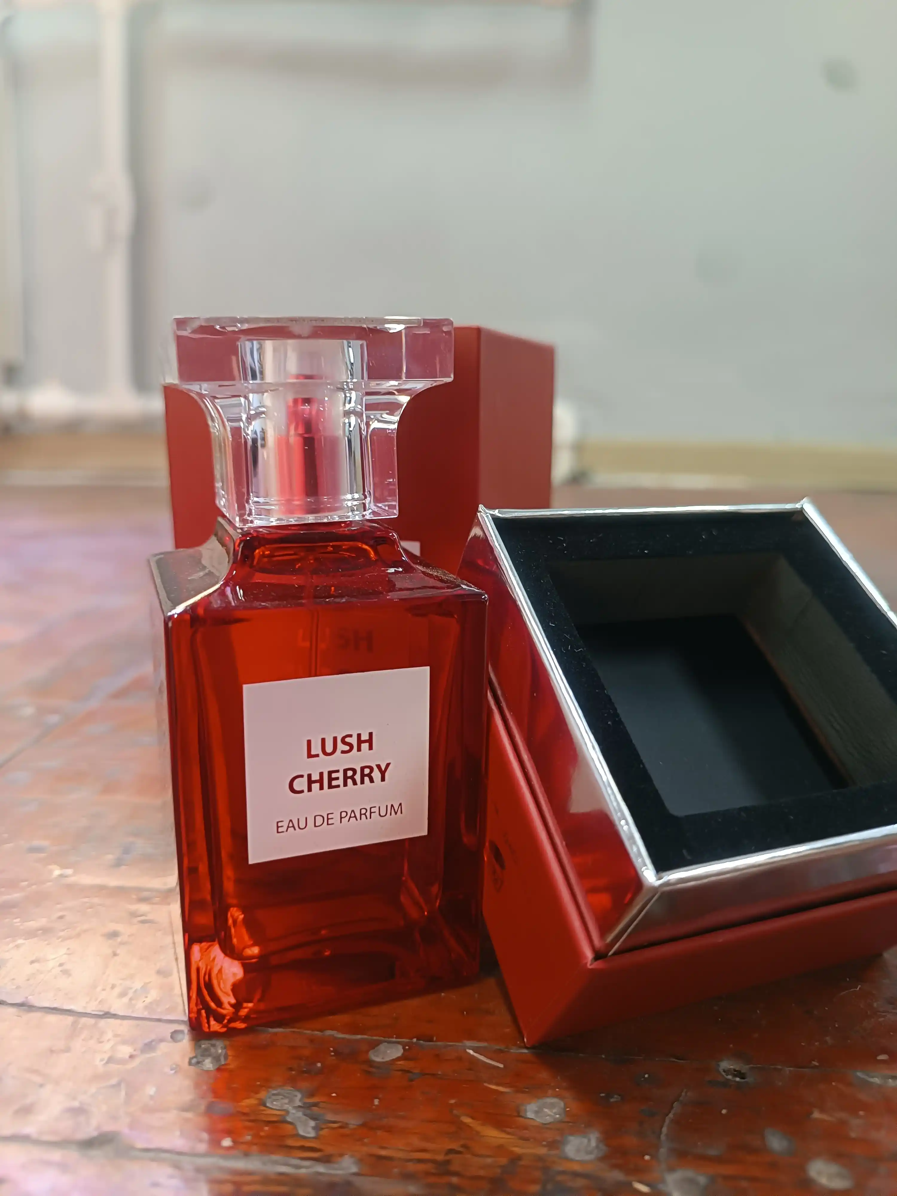 Parfyumlangan suv Fragrance World Lush Cherry, Edp