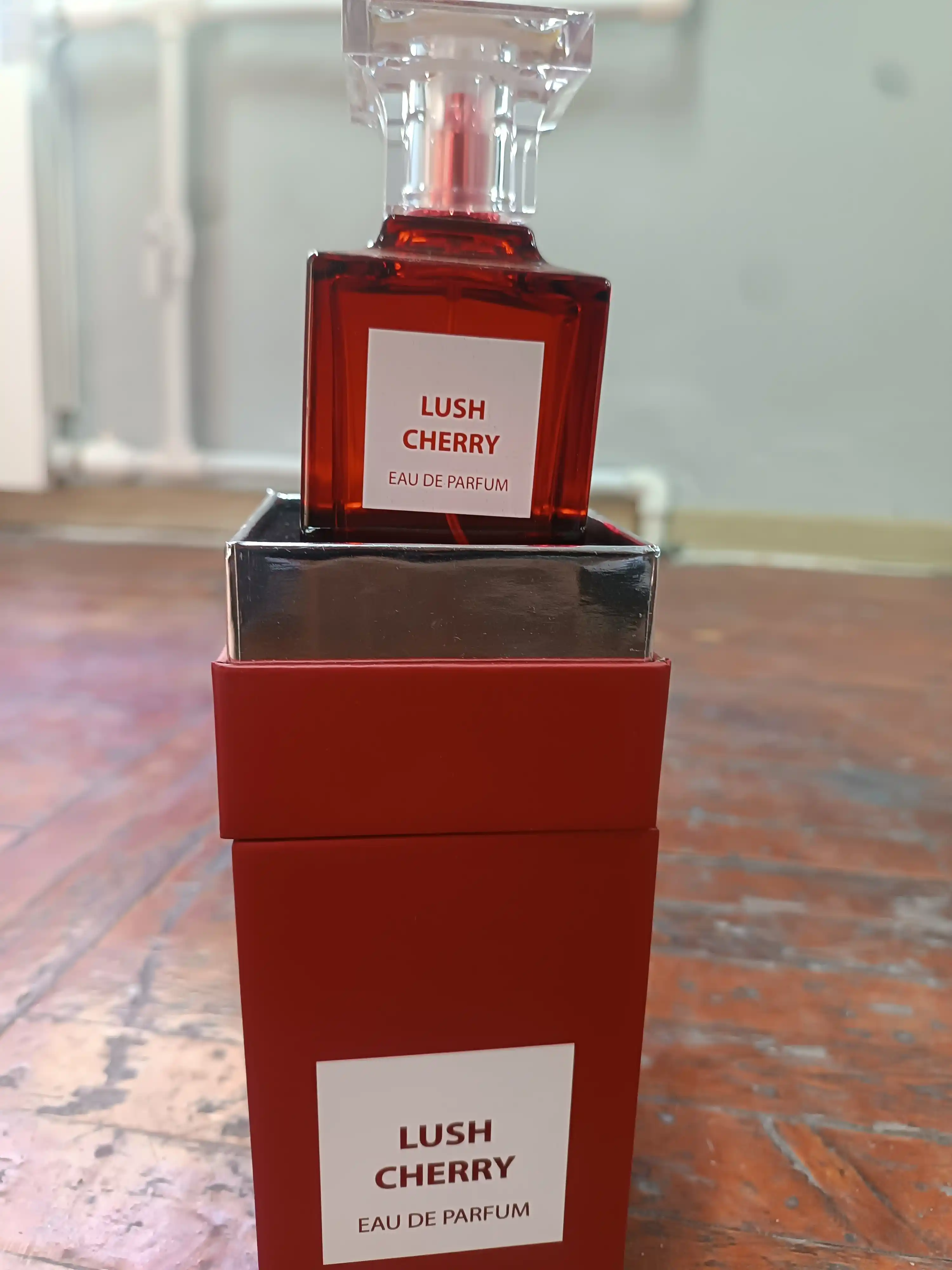 Parfyumlangan suv Fragrance World Lush Cherry, Edp