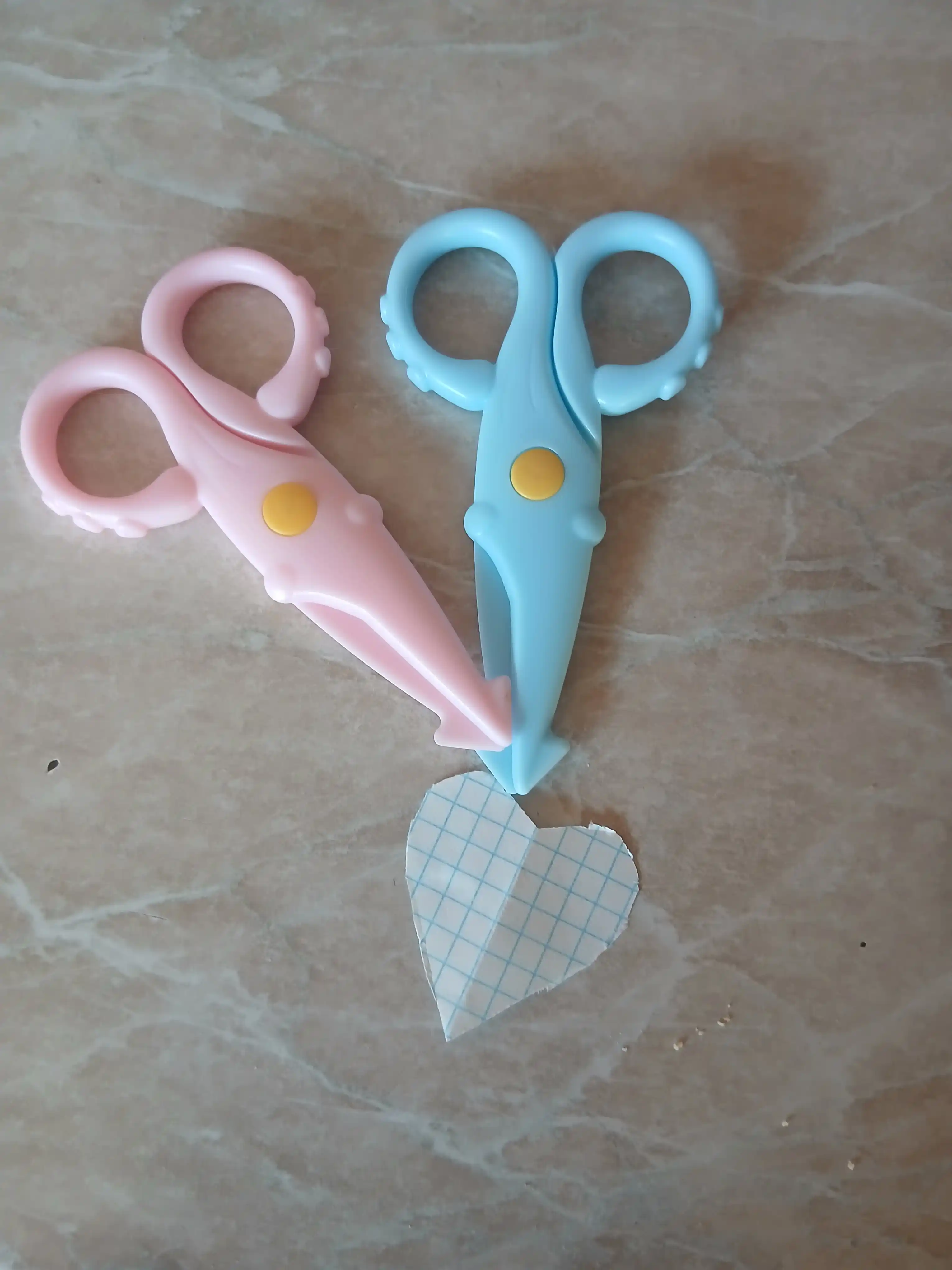 Xavfsiz plastik qaychi