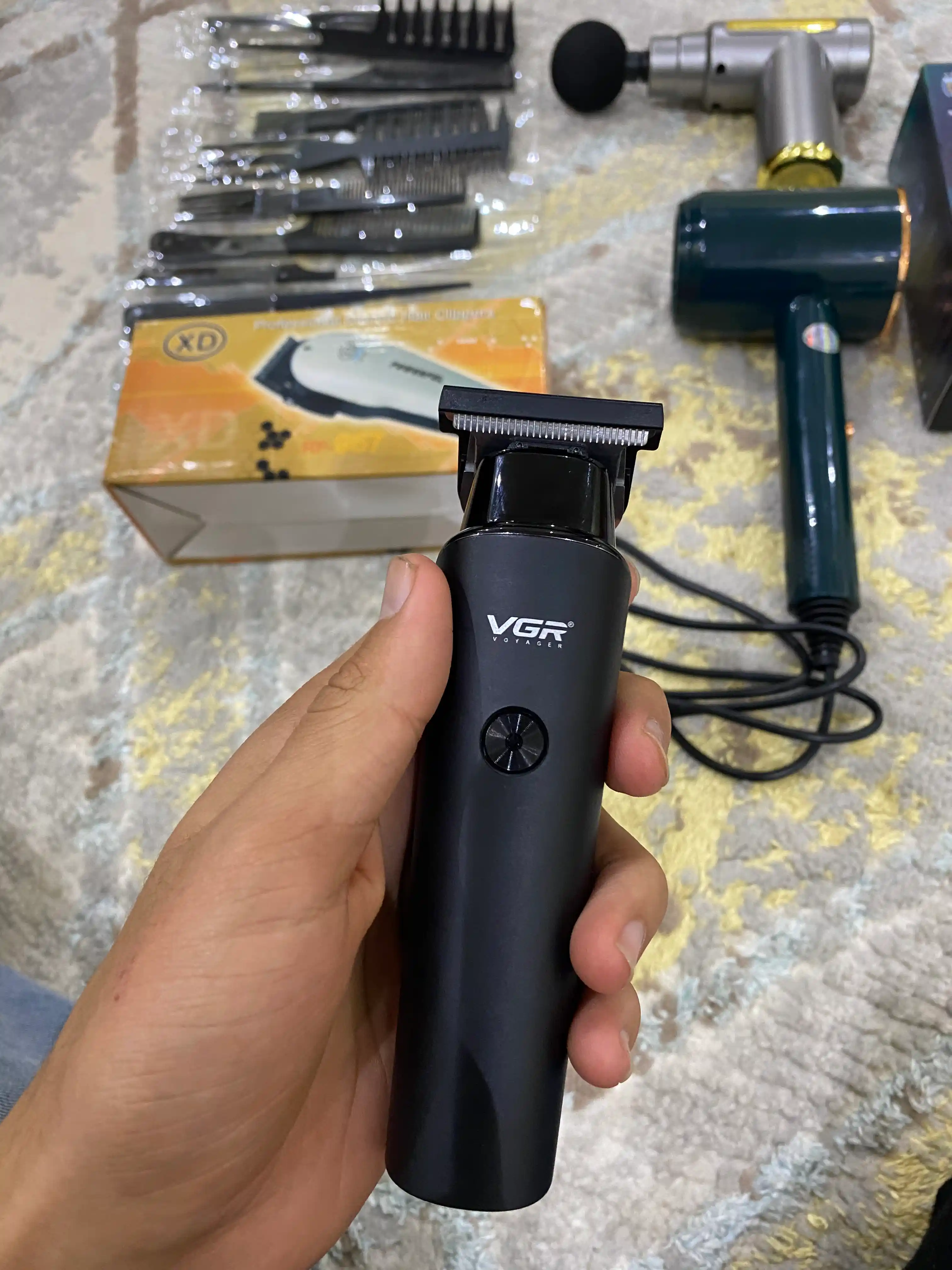 Erkaklar uchun VGR V-696, V-123, V-278, V-933 professional soch-soqol olish mashinasi