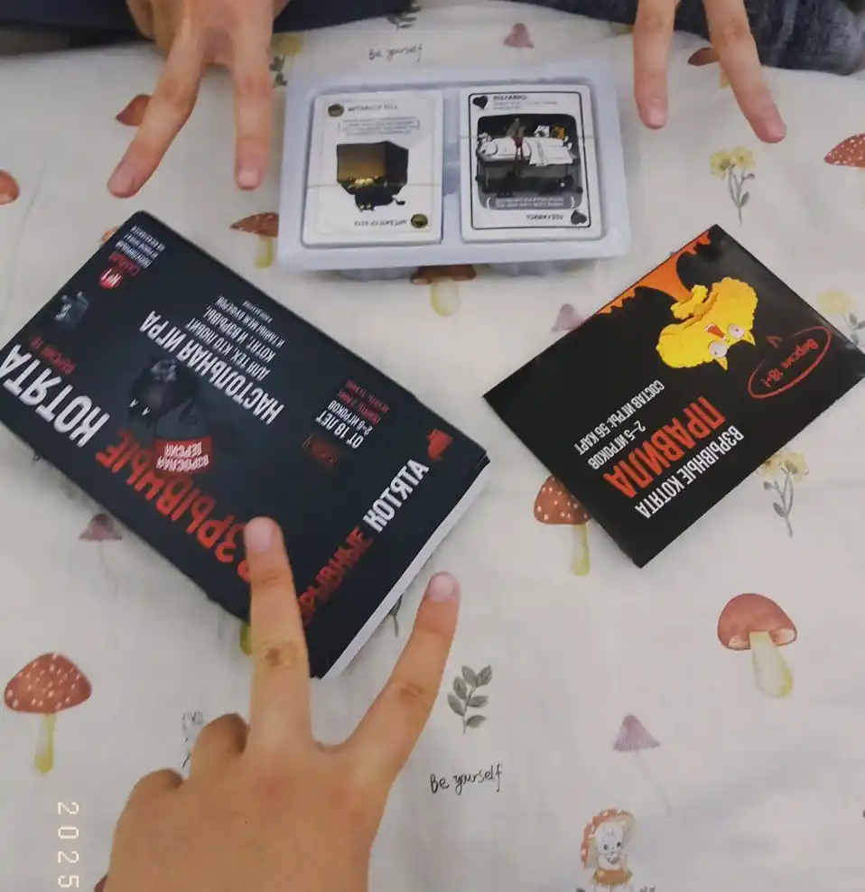 «Взрывные котята» karta o‘yini, kattalar versiyasi 18+, 2–5 o‘yinchi