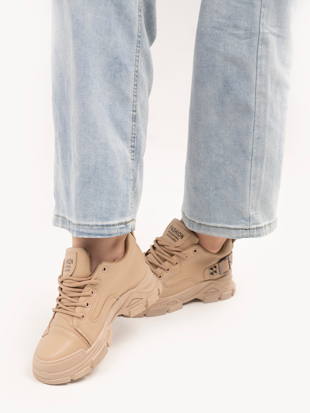 Porno Oksana va uning dostlari külot orqali sikish bir kompilyatsiya