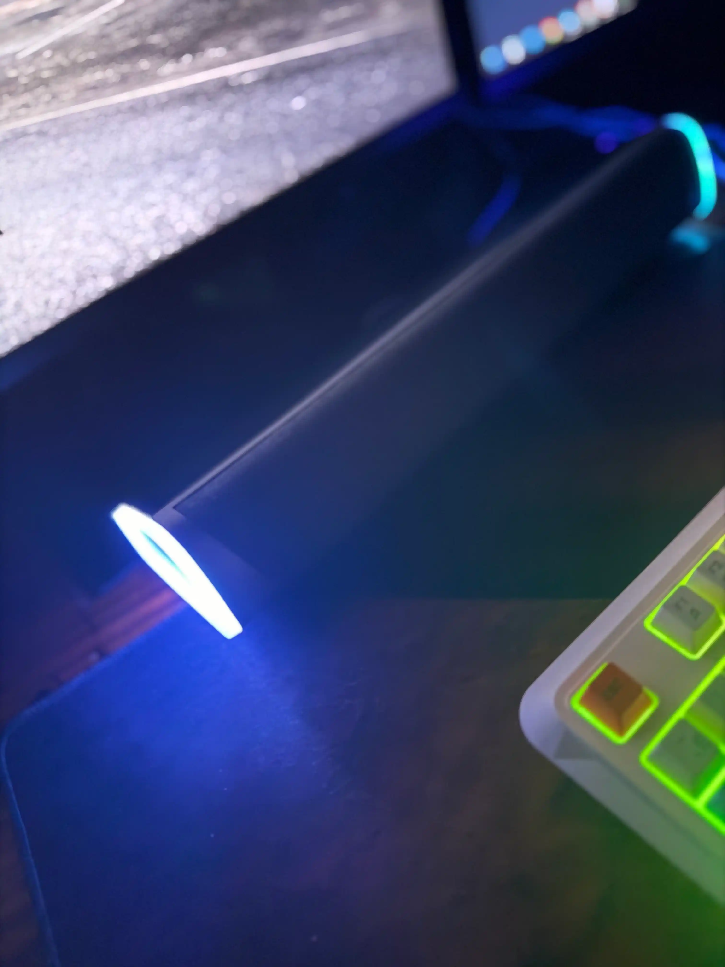 Simli kolonka kompyuter va telefon uchun, RGB yoritgichli soundbar