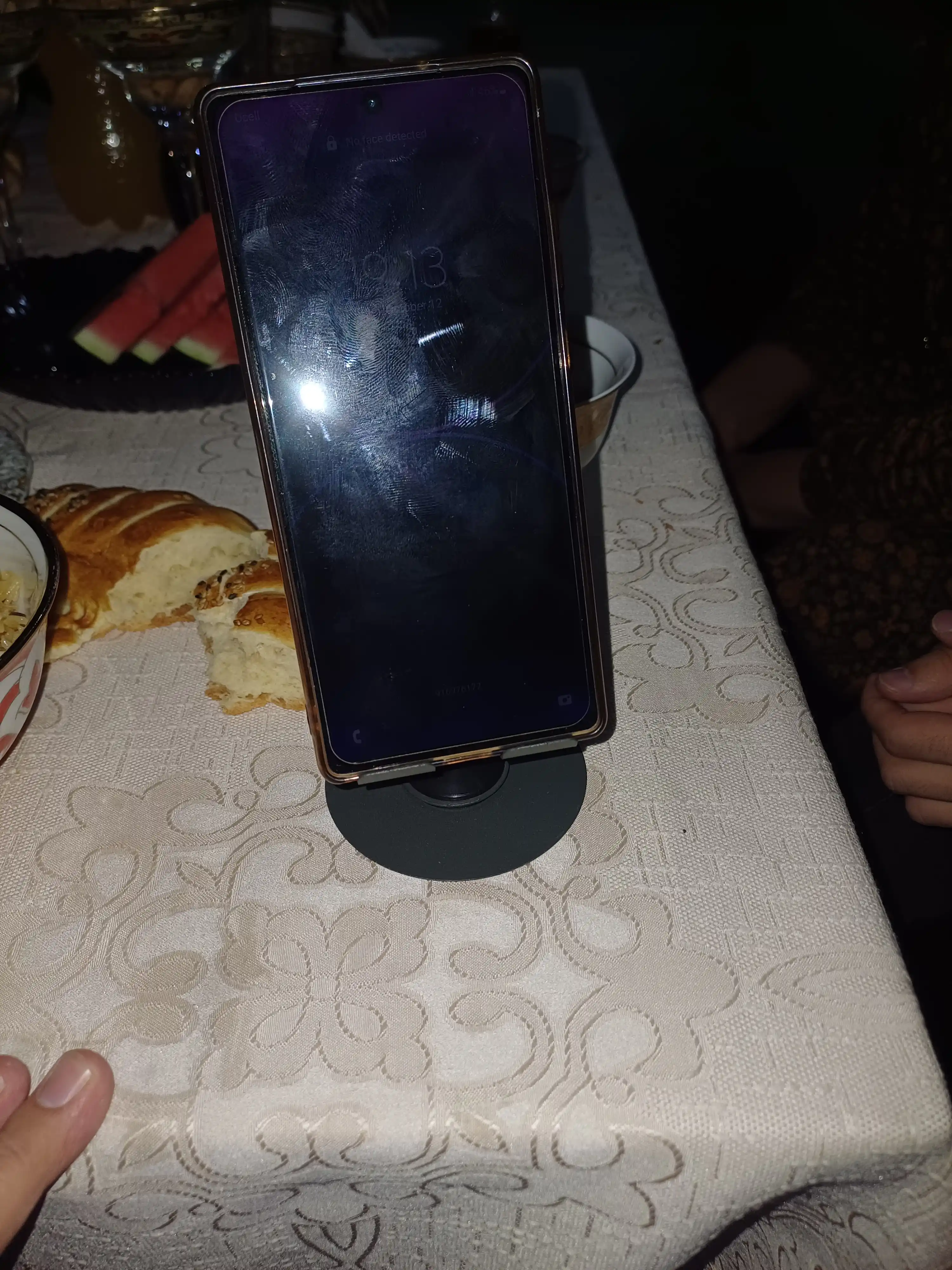 Telefon va planshetlar uchun metall tutqich, 360 darajaga aylanadi, taglik