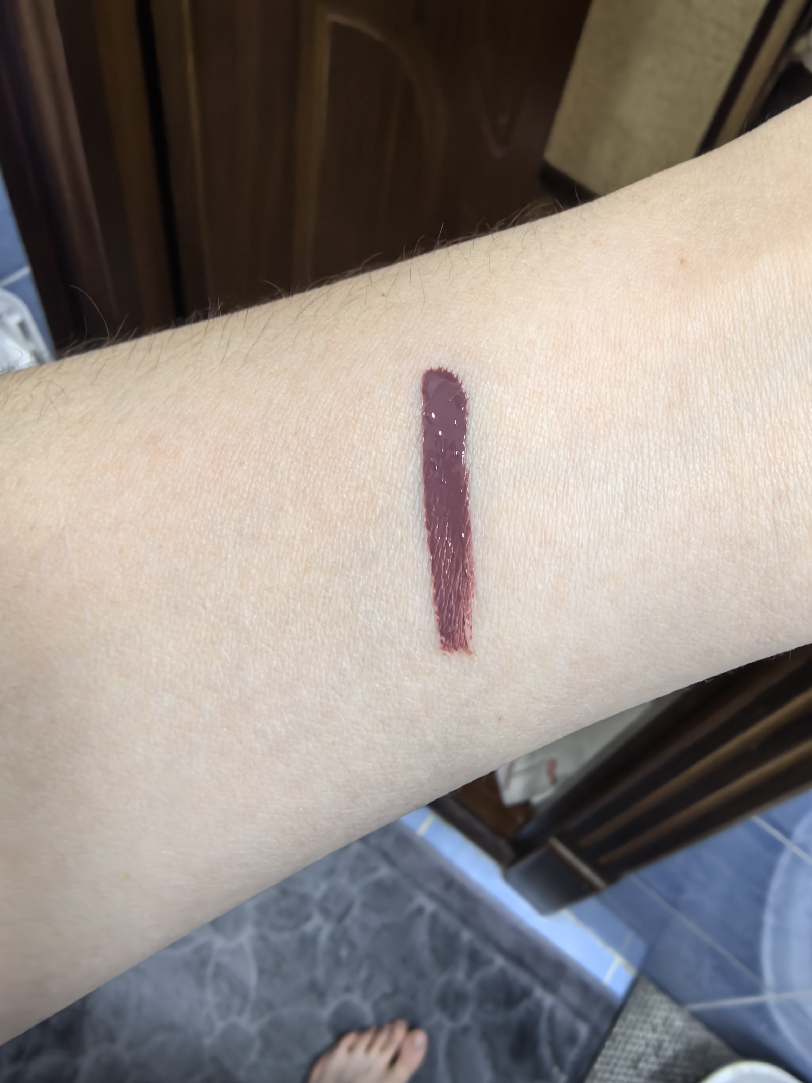 Lab uchun bo'yoq Maybelline New York Super Stay Vinyl Ink, ton 40 