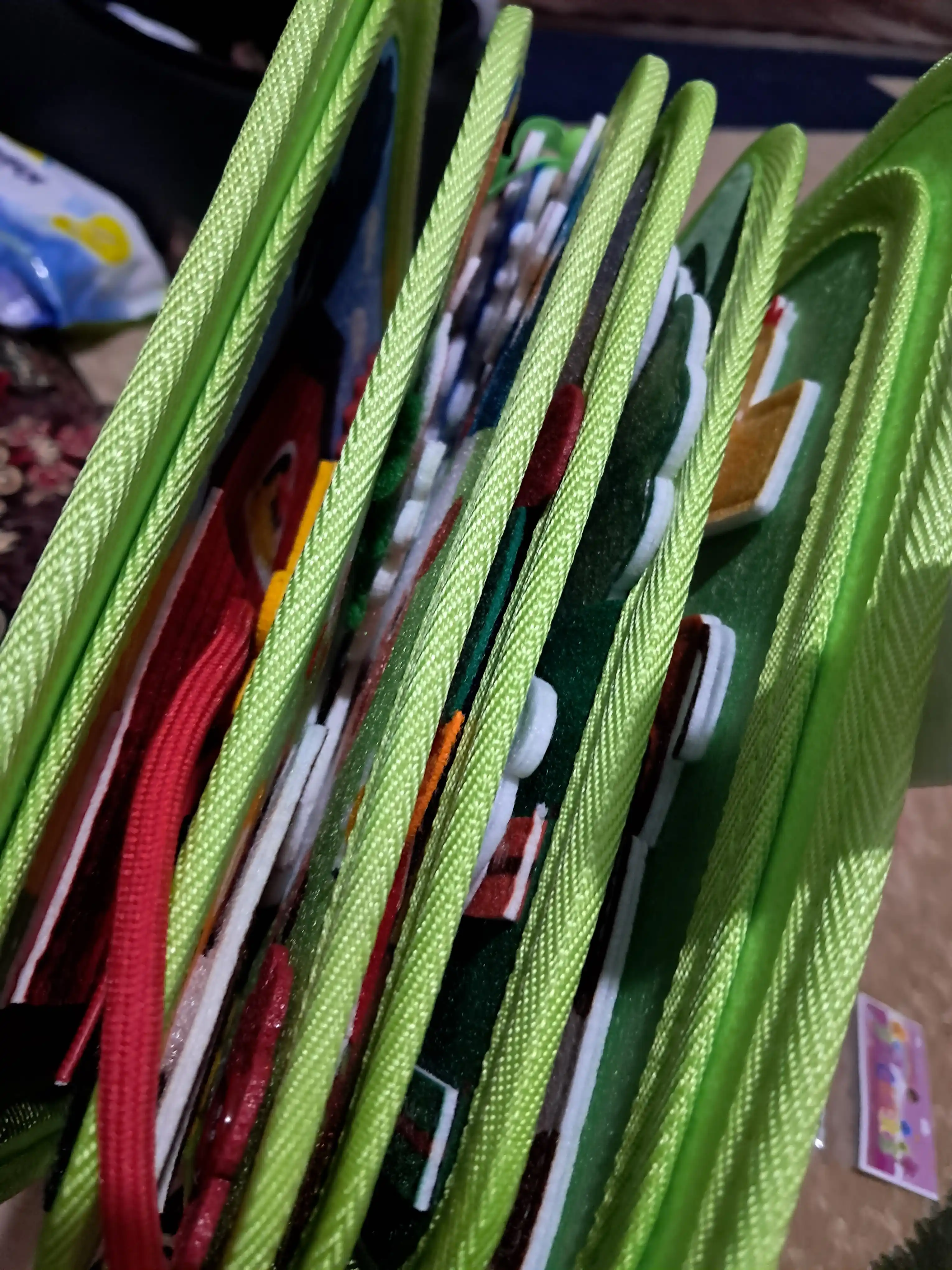 O'quv o'yinchoq kitobi bizibord