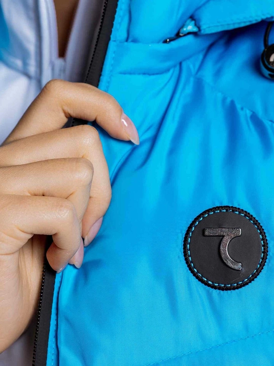 Ayollar nimchasi 7SABER Active Comfort kapushonli jiletka