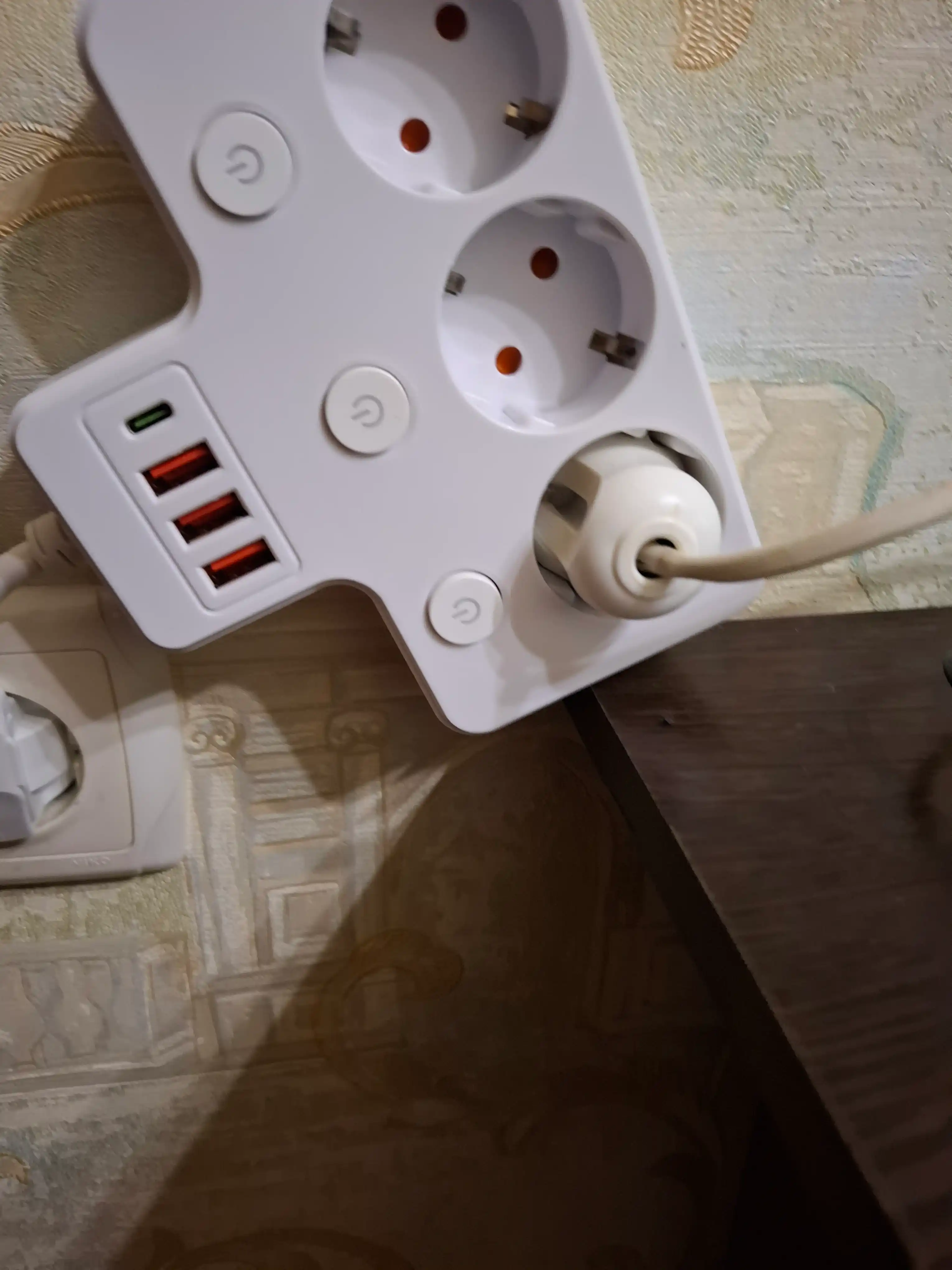 Розетка EU с USB быстрая зарядка белый, с 3 usb, Type-C и выключателем розеток