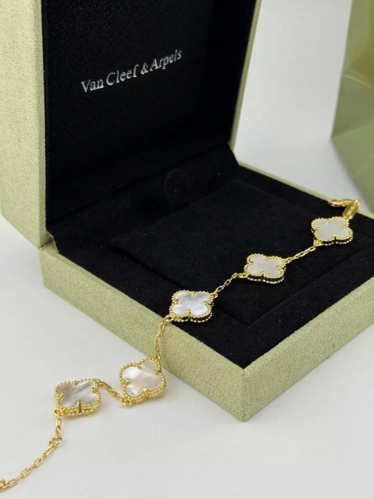 Ayollar va qizlar uchun bilaguzuklar, Van Cleef taqinchoqlari - 
