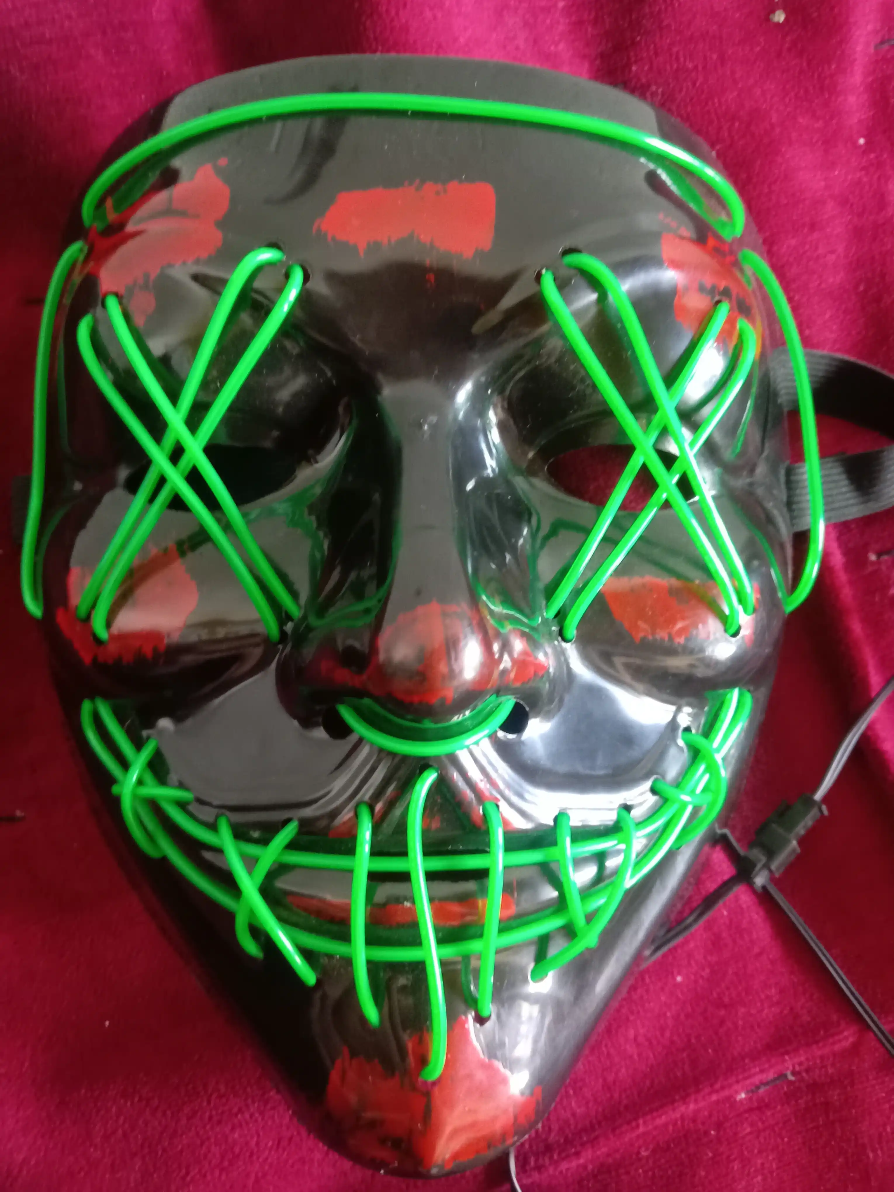 Yorqin, neon, karnaval niqobi