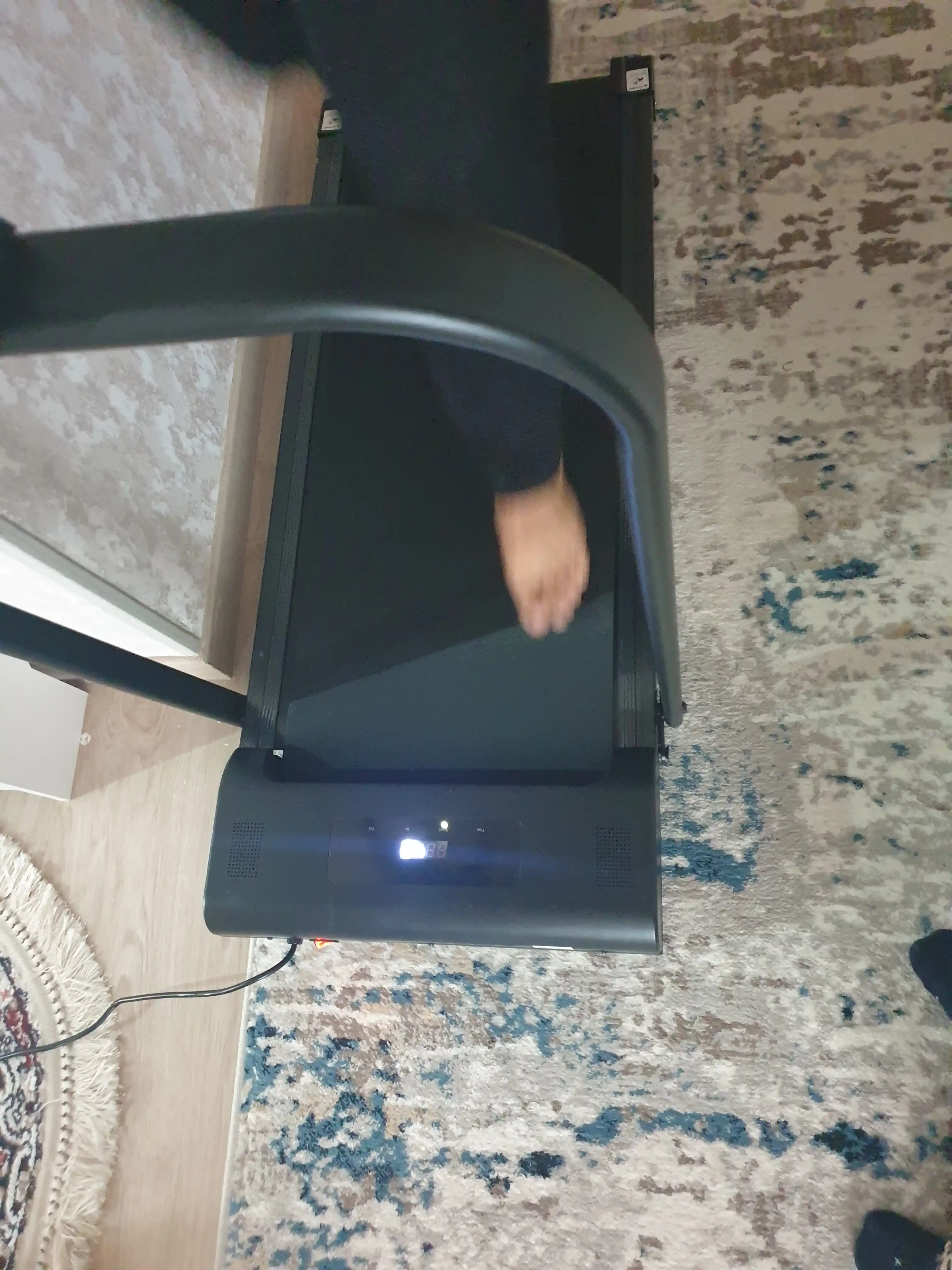 120 kg gacha bo'lgan uy yugurish yo'lagi, elektr, yig‘iladigan