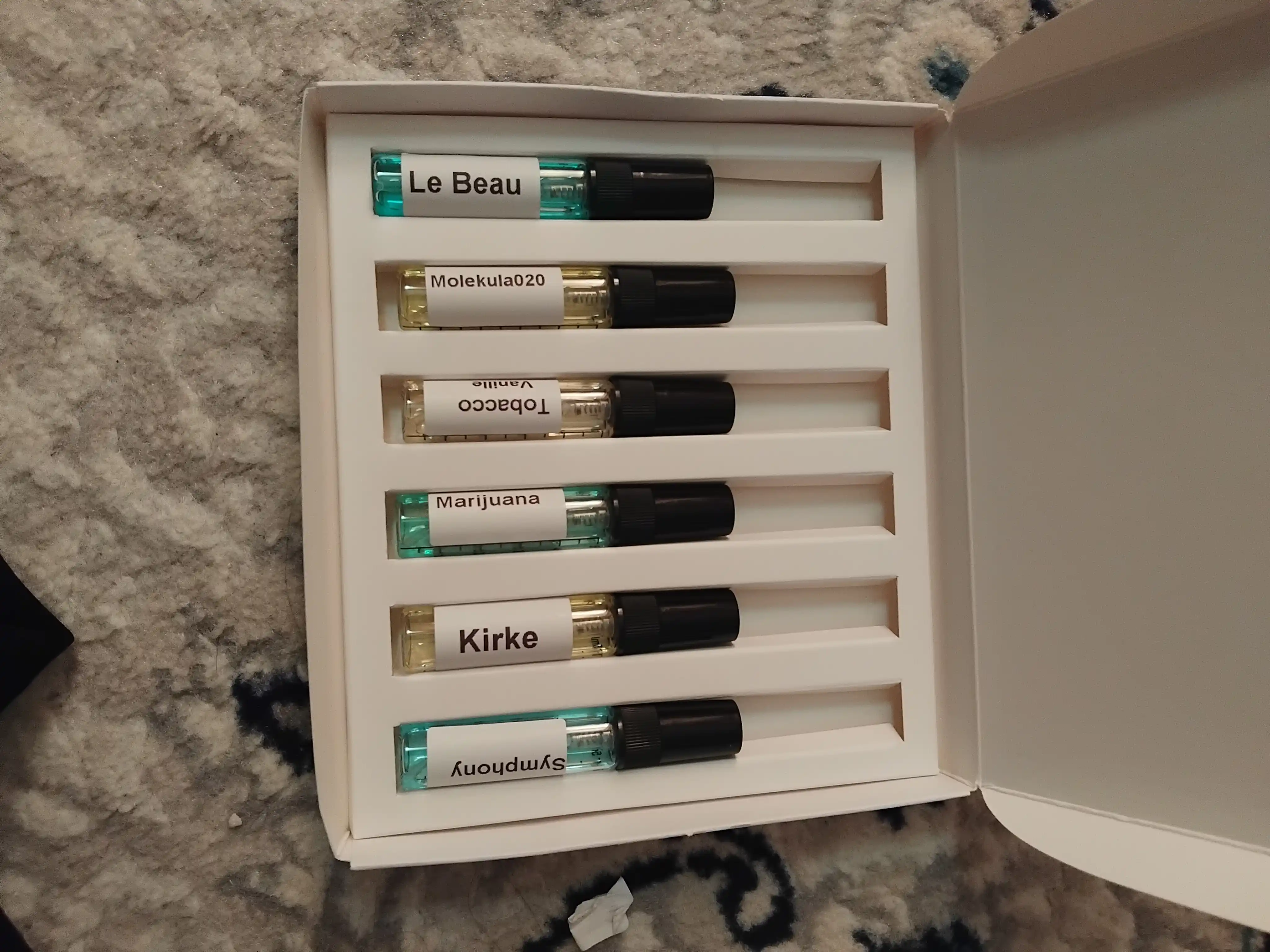 Erkaklar uchun atir nabor, Kirke, Molekula, Symphony, Le Beau, Marijuana, Tobacco Vanille