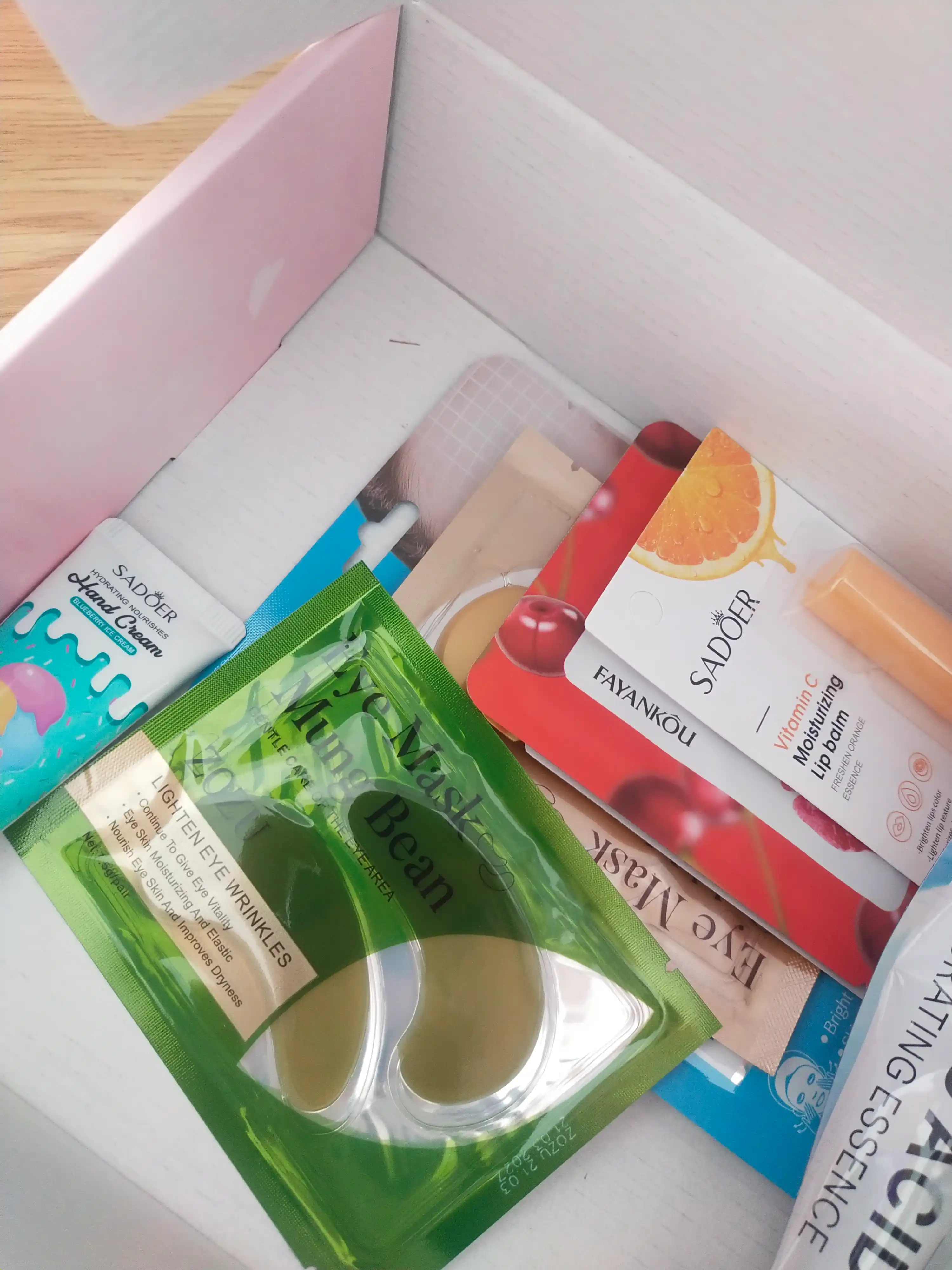 Beauty Box sovgʻa kosmetika toʻplami, yuz va tanaga parvarish