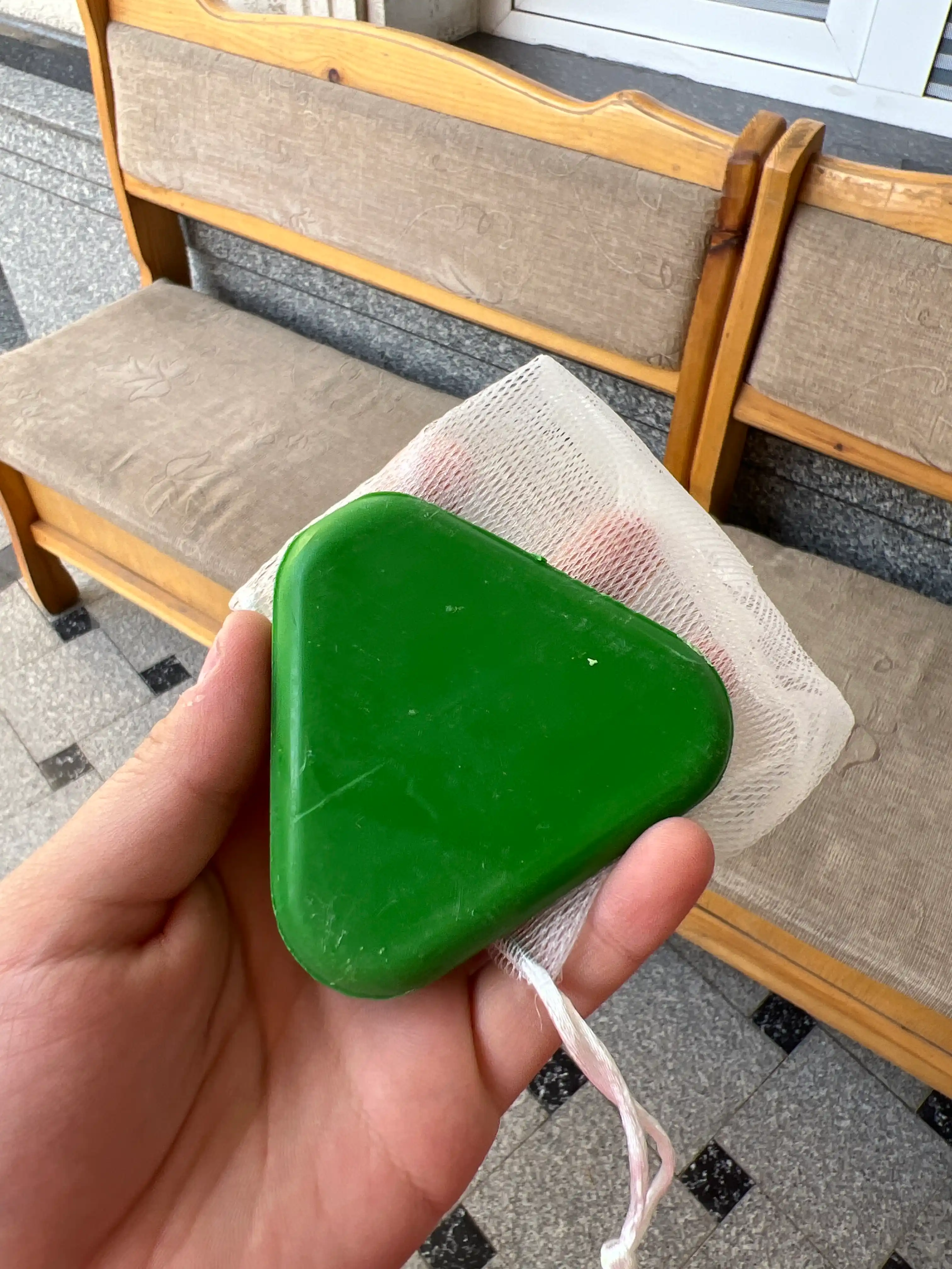 Uchburchak usmantus o'ti sovun shampuni