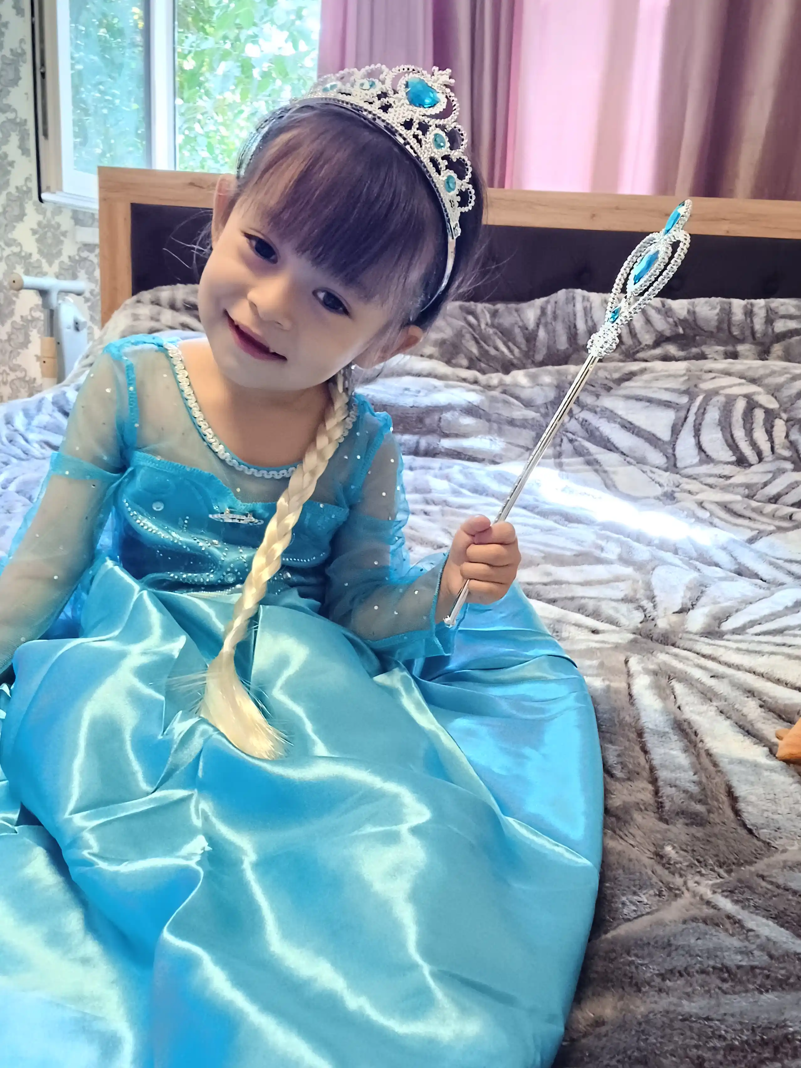 Эльза Абадог и корона для девочек