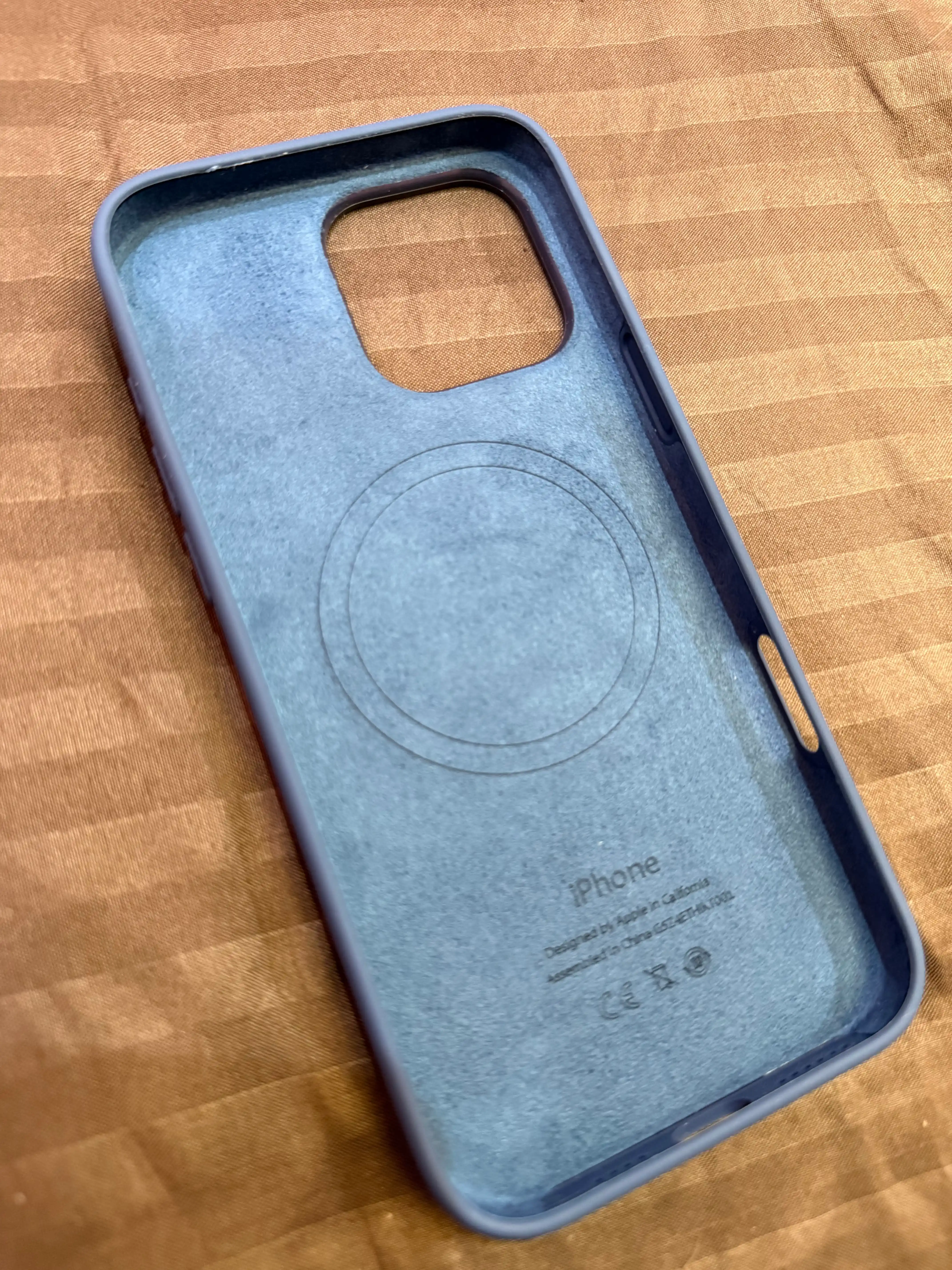 IPhone 16 Pro/Max uchun qoplamali Magsafe silikon g'ilofi