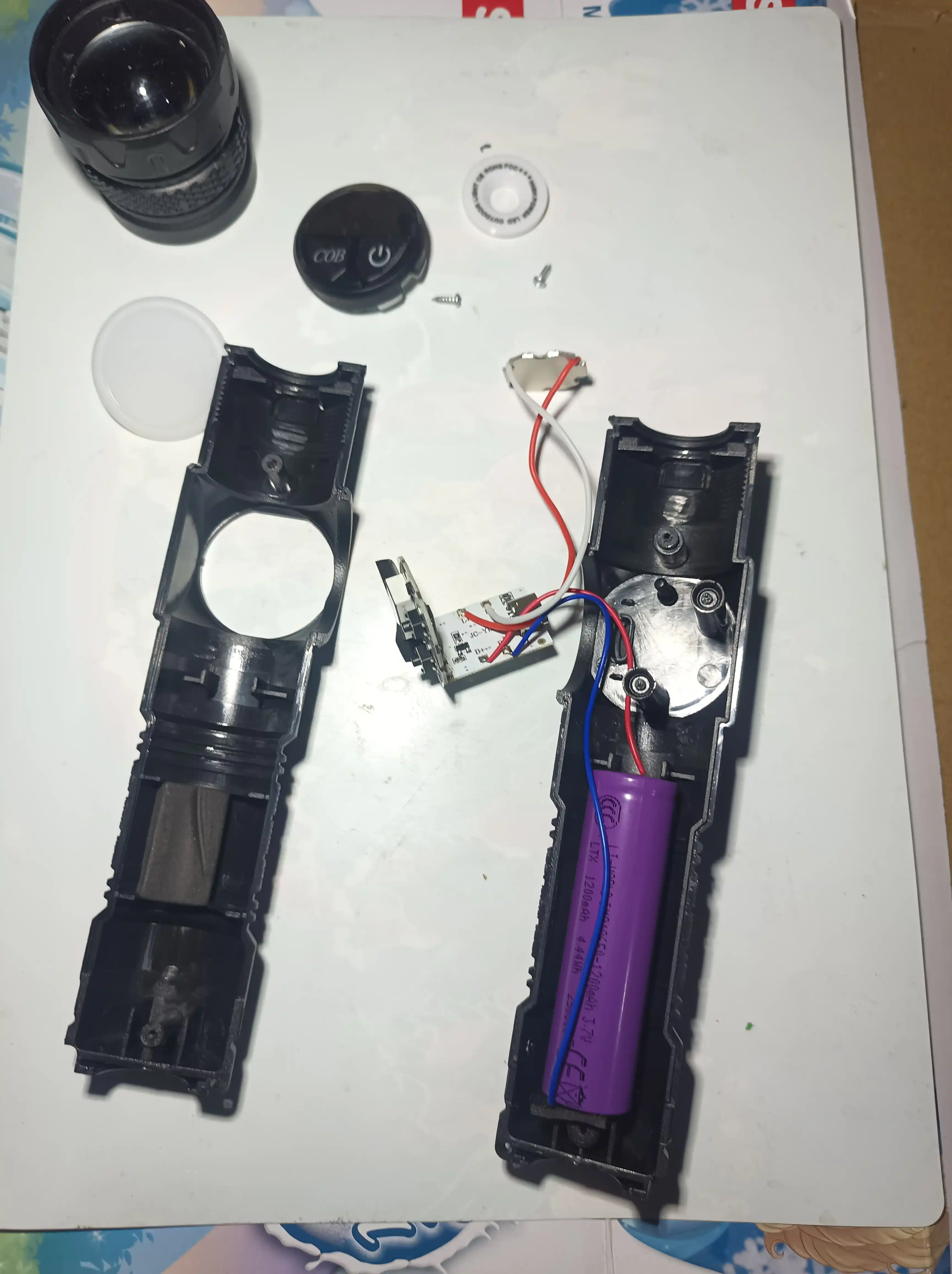 Qo‘l fonar LED, 5 rejim, PowerBank funksiyasi bilan