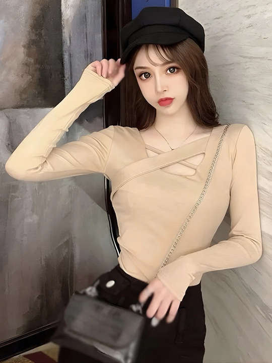 Ayollar uchun uzun yengli yopishqoq longsliv, X-kesim bo‘yin qismi