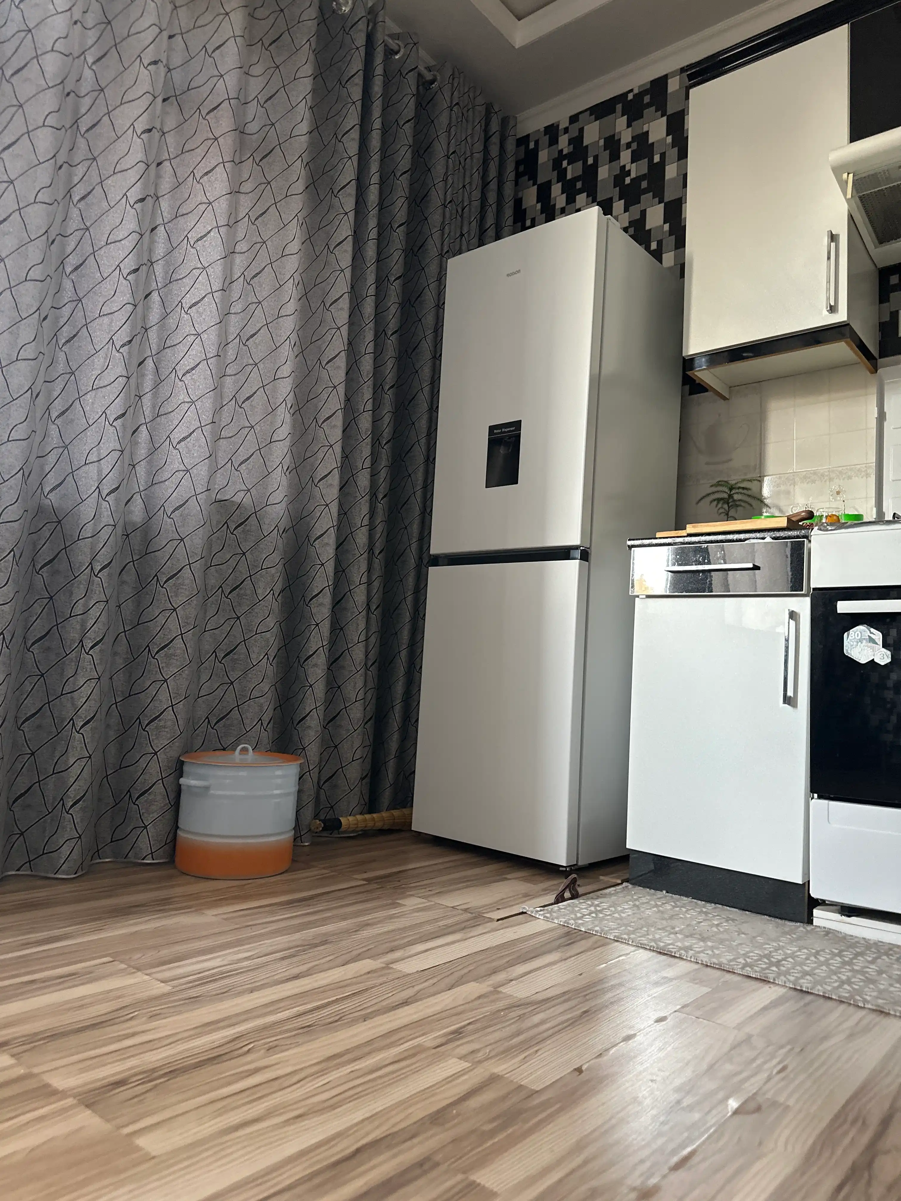 Sovutgich Roison RHWG RD33, sig'imi 251 litr