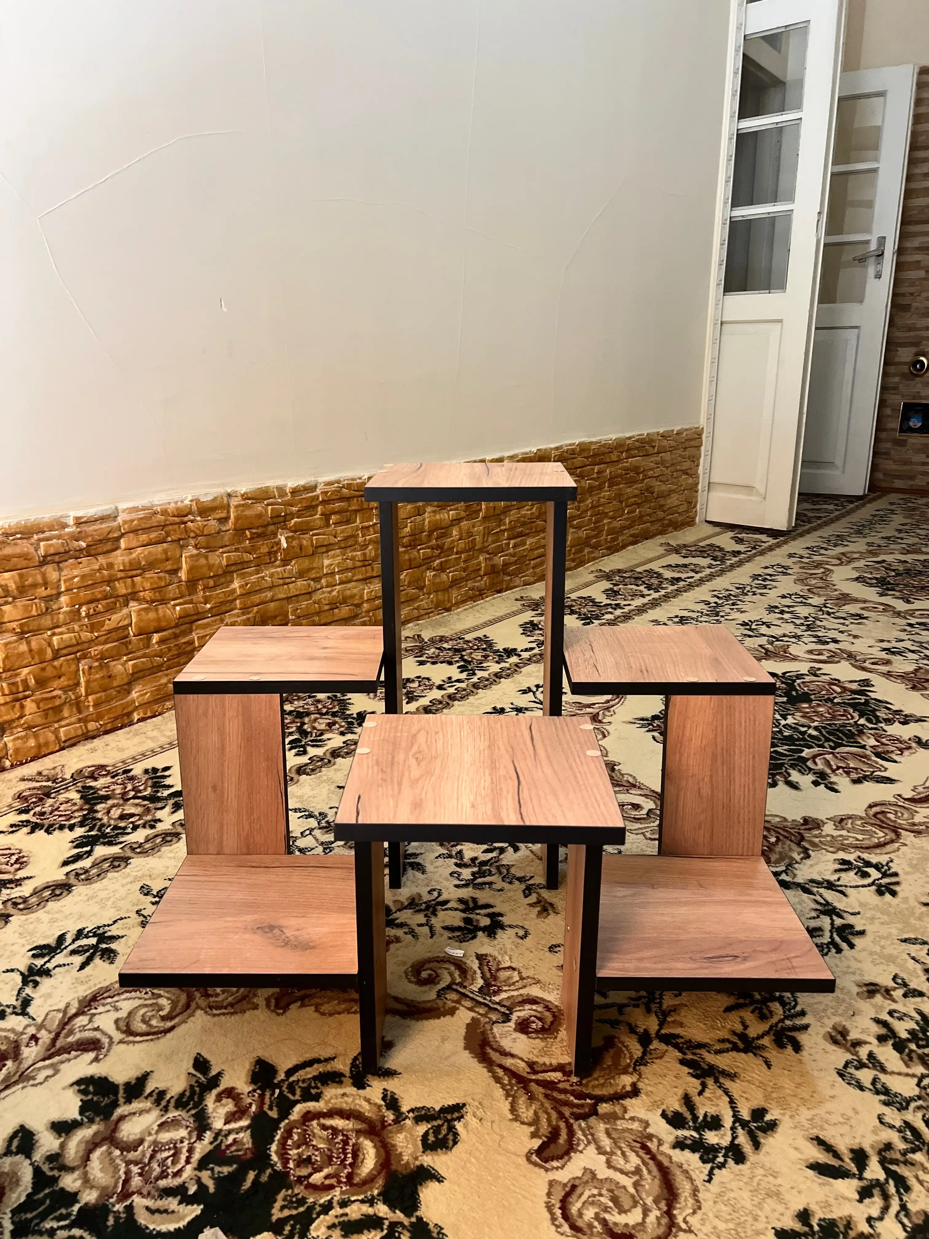 Burchakli gul uchun stend / Polka, yog‘och, 4–6 ta qavatli, FARFAR HOME