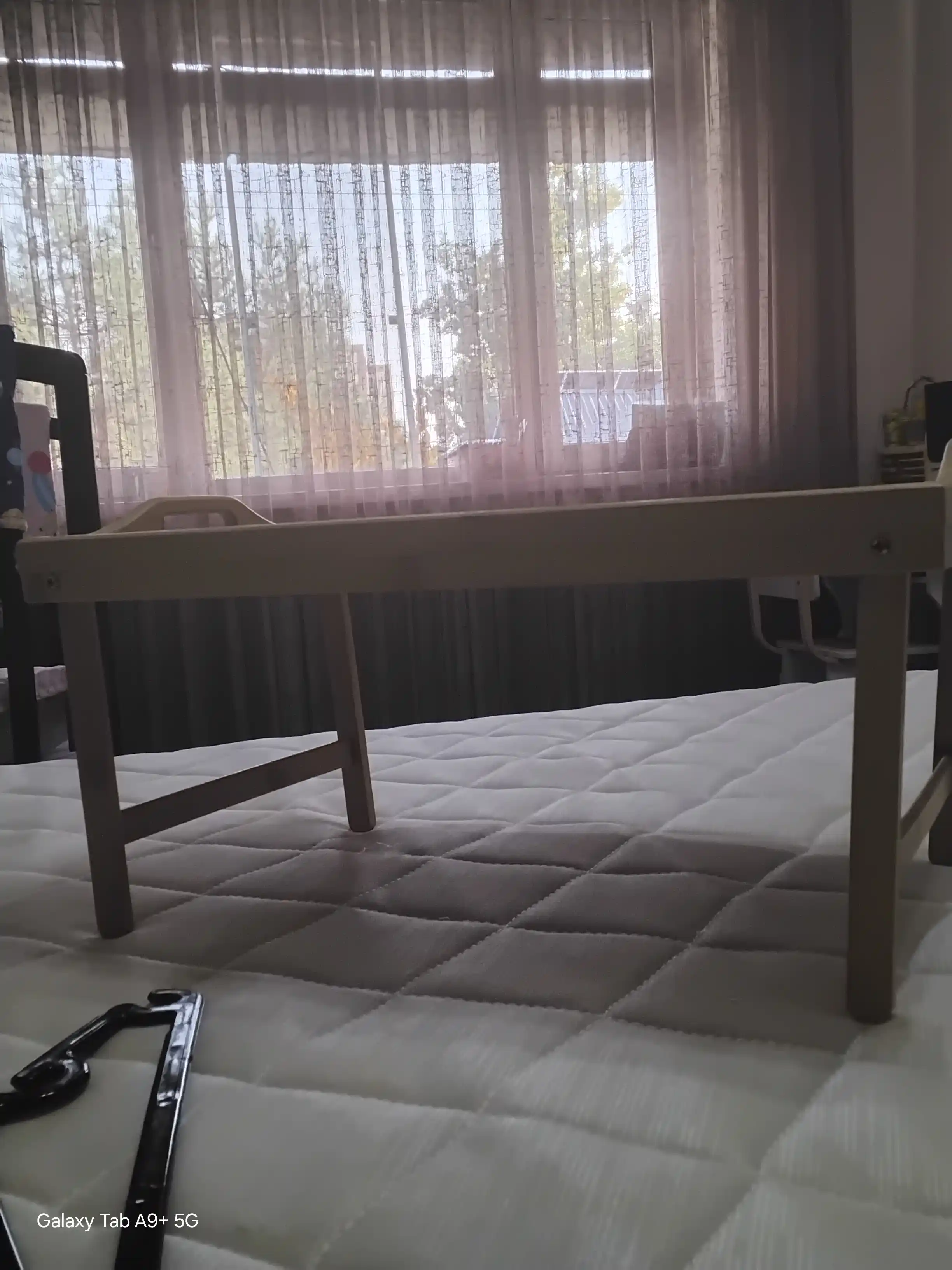 Buklanadigan bambuk stolcha, nonushta va noutbuk uchun taglik