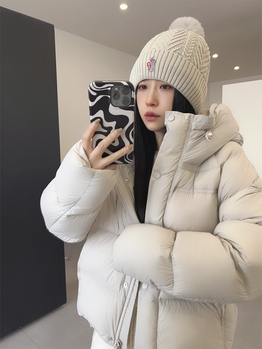 Kurtkalar ayollar uchun, oversize, qalin kapishoni bilan still koreyskiy kuz va qish uchun