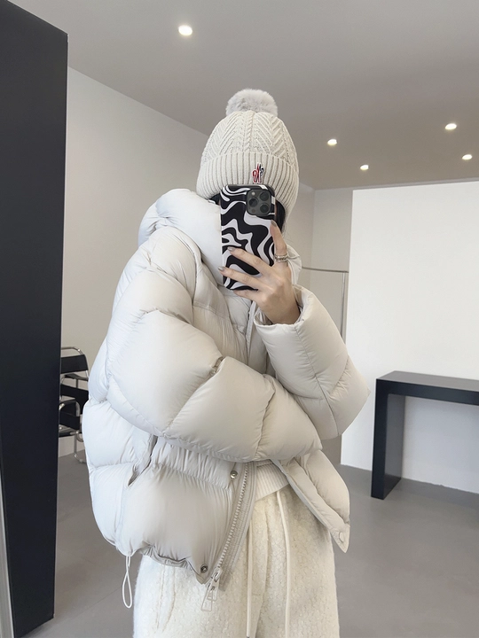 Kurtkalar ayollar uchun, oversize, qalin kapishoni bilan still koreyskiy kuz va qish uchun