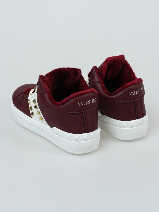 Valentino Garavani Valentino ayollar krossovkasi, kuz va qish uchun soch turmagi bilan.  36-41.