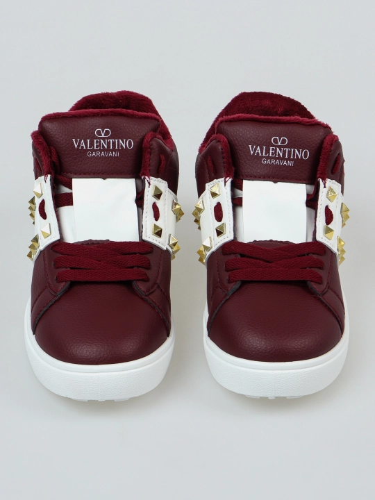 Valentino Garavani Valentino ayollar krossovkasi, kuz va qish uchun soch turmagi bilan.  36-41.