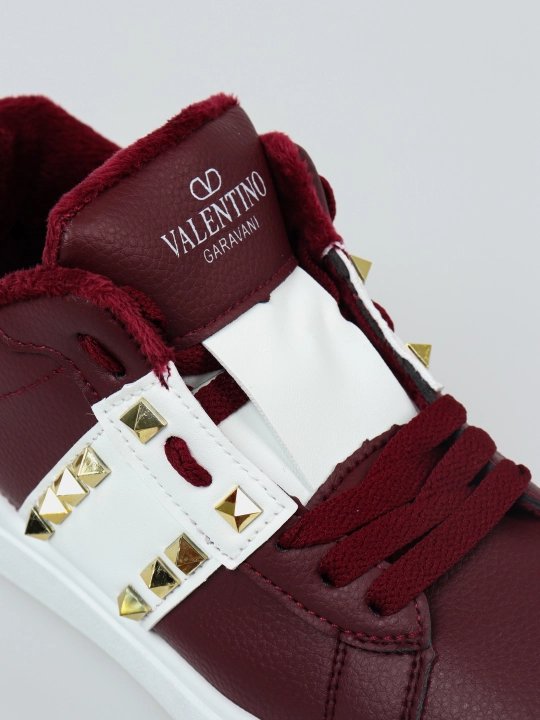 Valentino Garavani Valentino ayollar krossovkasi, kuz va qish uchun soch turmagi bilan.  36-41.