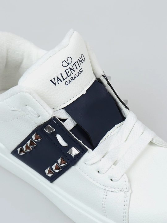 Valentino Garavani Valentino ayollar krossovkasi, kuz va qish uchun soch turmagi bilan.  36-41.