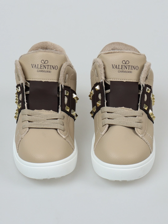 Valentino Garavani Valentino ayollar krossovkasi, kuz va qish uchun soch turmagi bilan.  36-41.