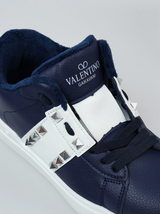 Valentino Garavani Valentino ayollar krossovkasi, kuz va qish uchun soch turmagi bilan.  36-41.