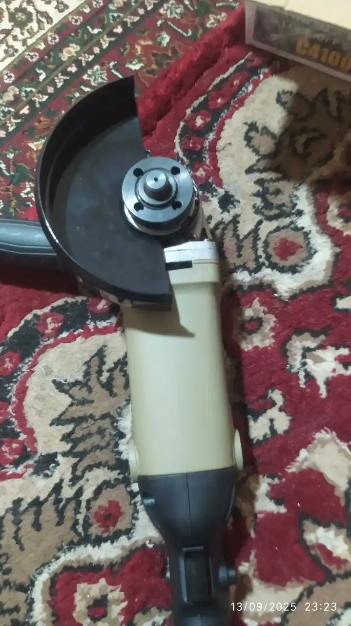 Bolgarka 1050 Vt, burchak silliqlash mashinasi, 6 tezlikli, 10000 ayl/min, professional