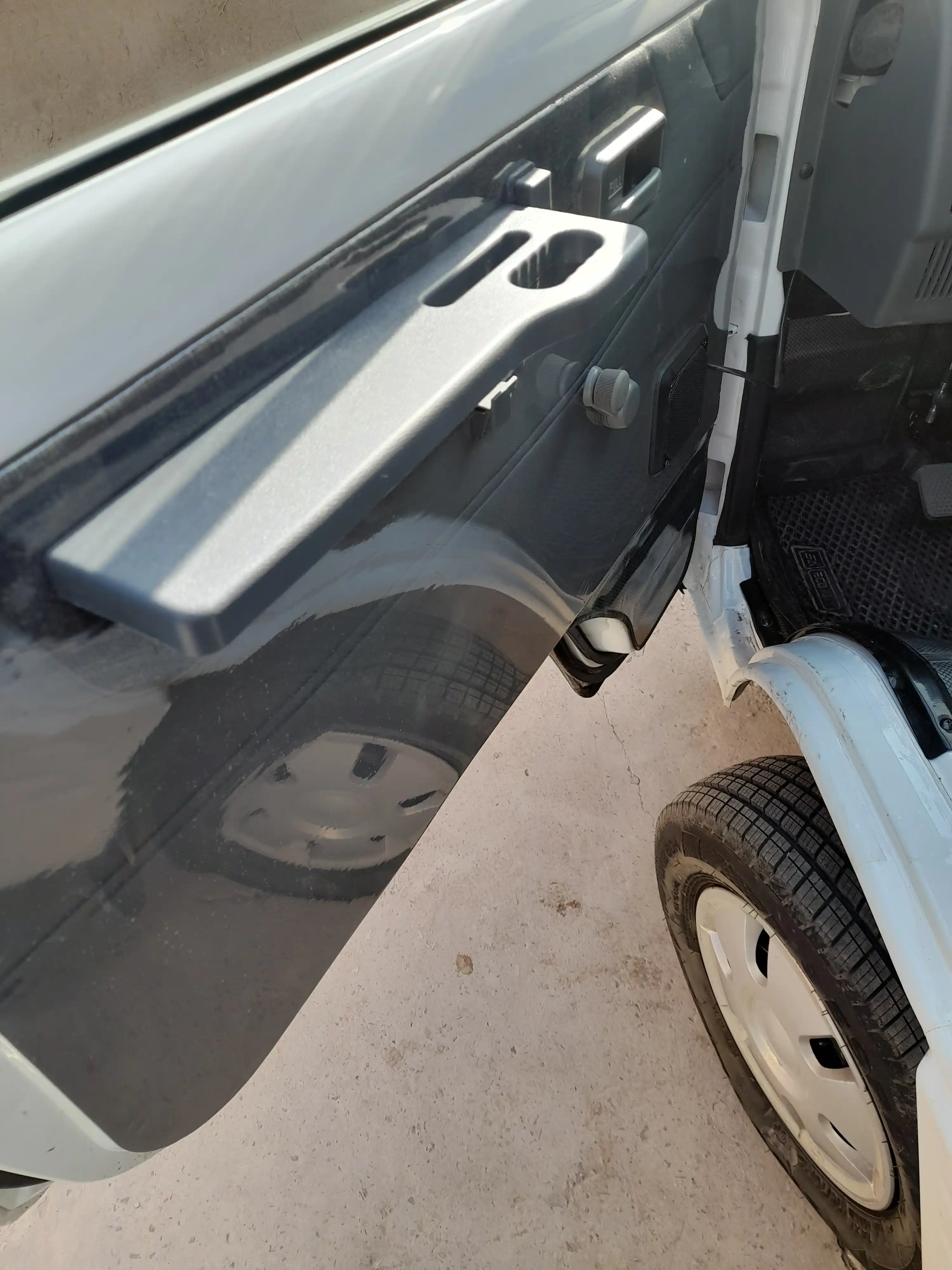 Подлокотник Damas Car, пластик, 2 шт, правый и левый