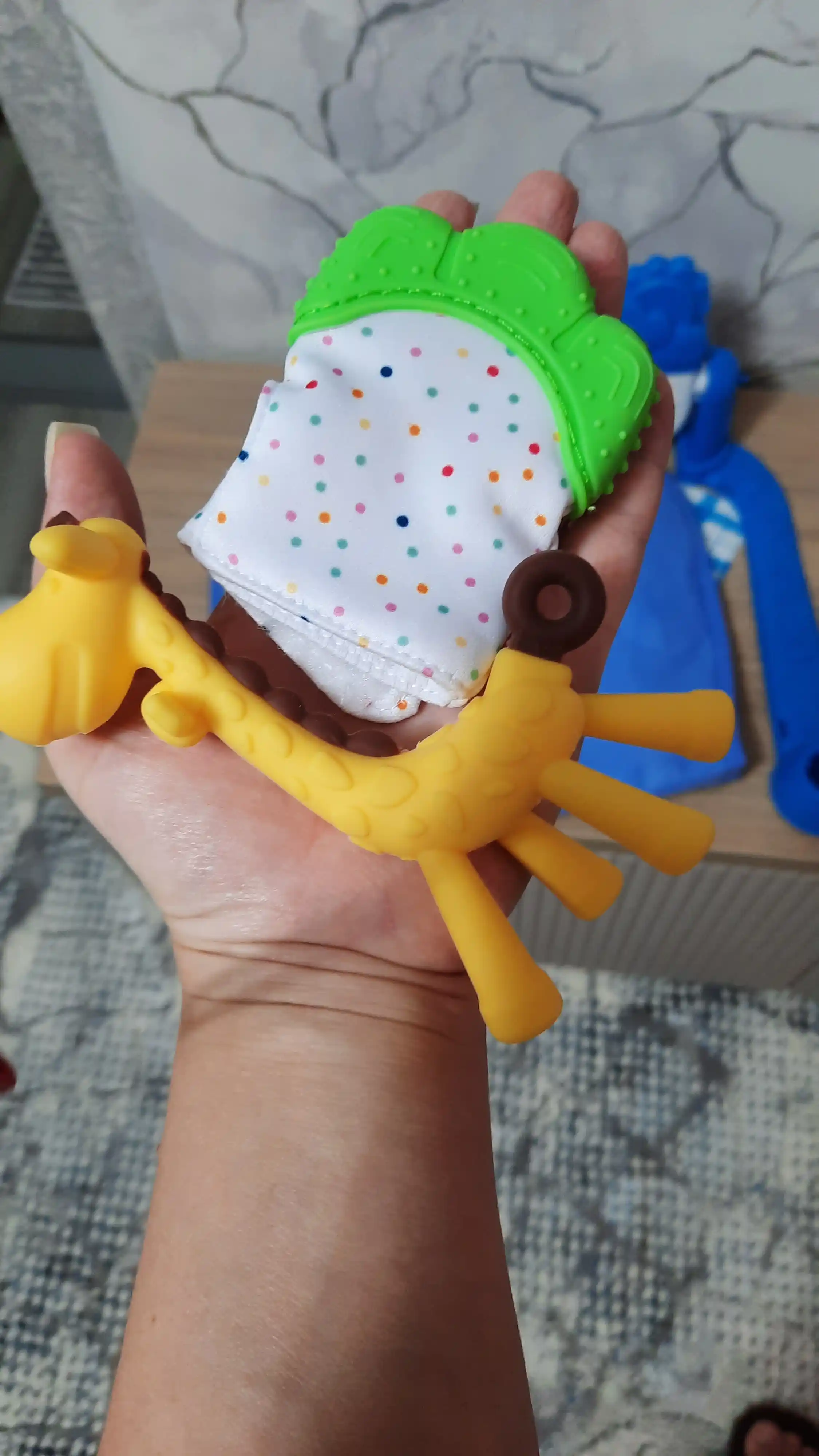 Silikon tishlagich "Jirafa", chaqaloqlarning tishlari uchun