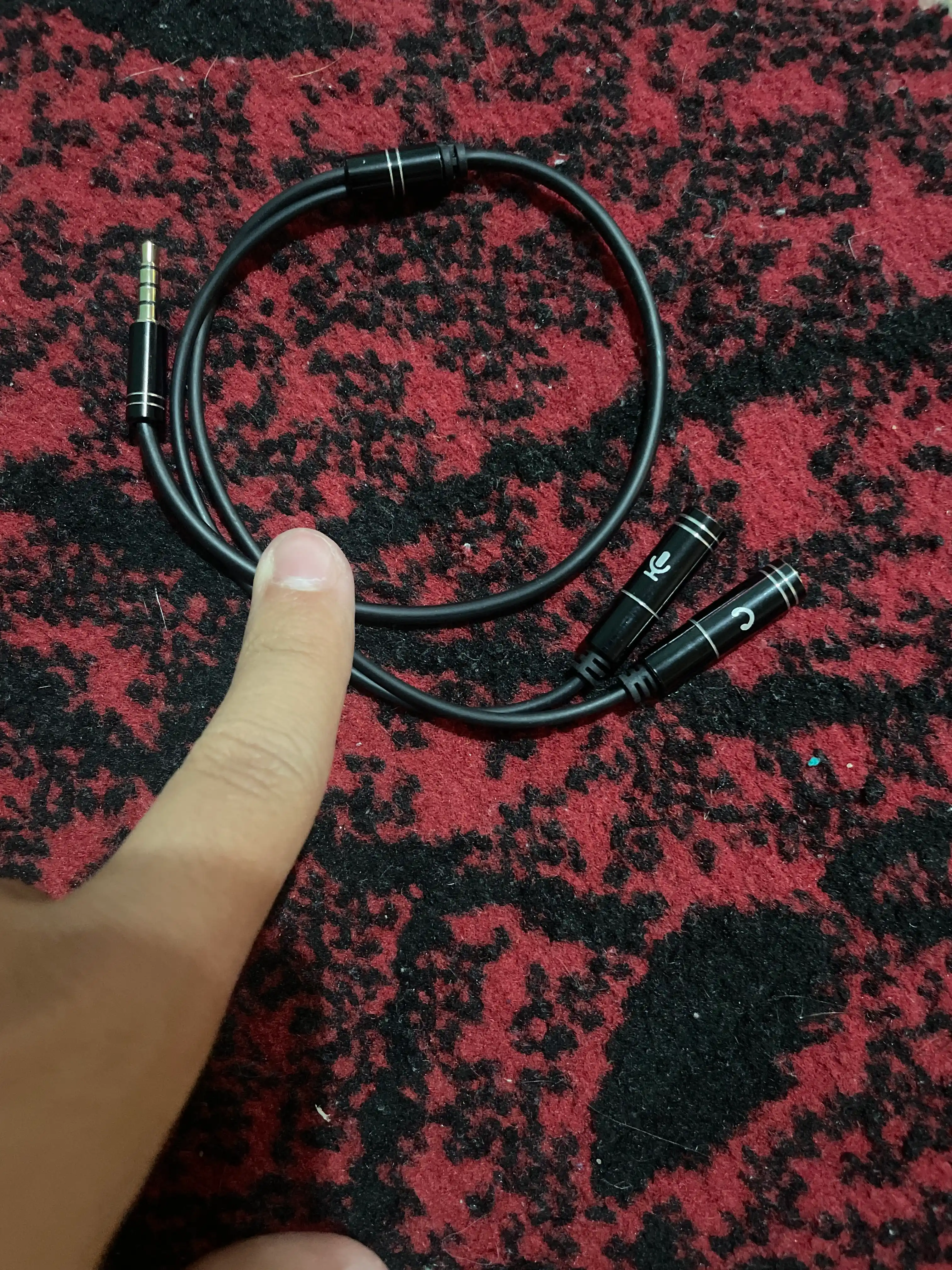  Audio-splittеr tarmoqlagich  3.5 mm (kirish) → 2x3.5 mm (chiqish) va aksincha 
