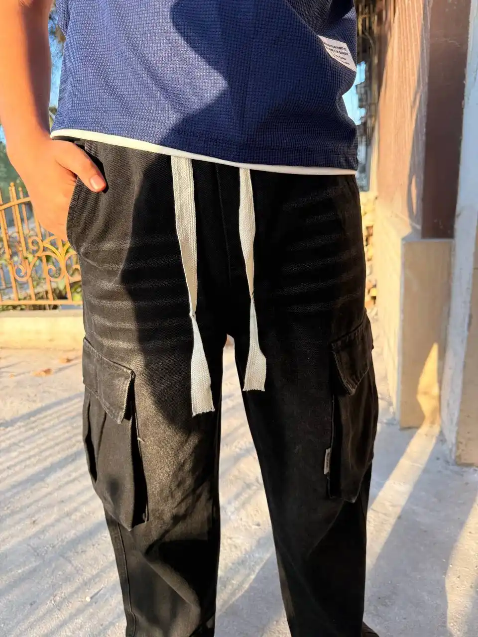 Elastik belbog‘li erkin bichimli erkaklar jinsi shimlari (Loose Fit), qulay, kundalik jinsi shimlar