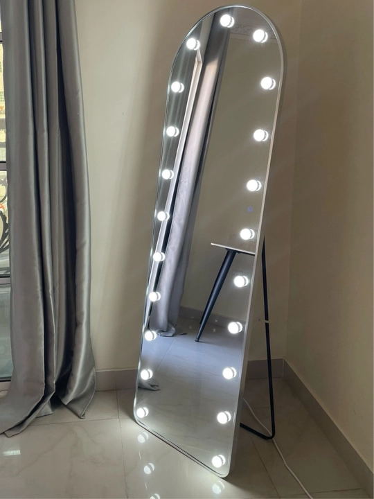 Grim oynasi uchun 16 ta LED lampa, 3 xil rang, USB quvvat manbai, yorqinligi sozlanishi mumkin
